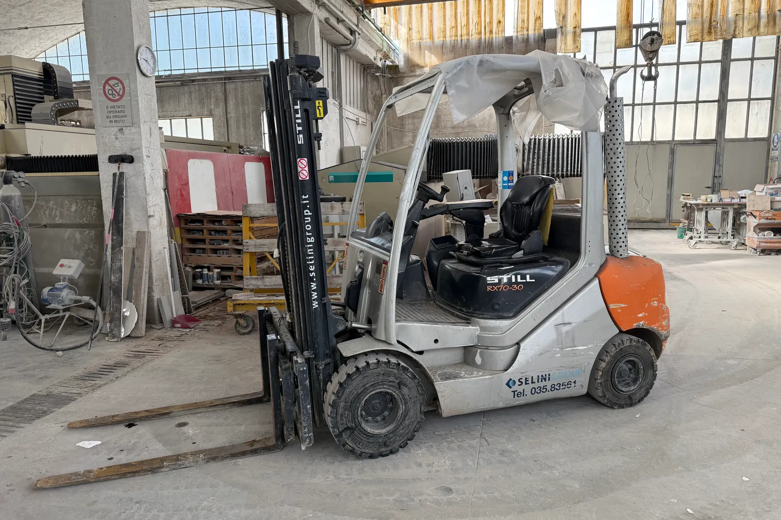 Gru Manghi (ID 32) e carrello elevatore (ID 33)