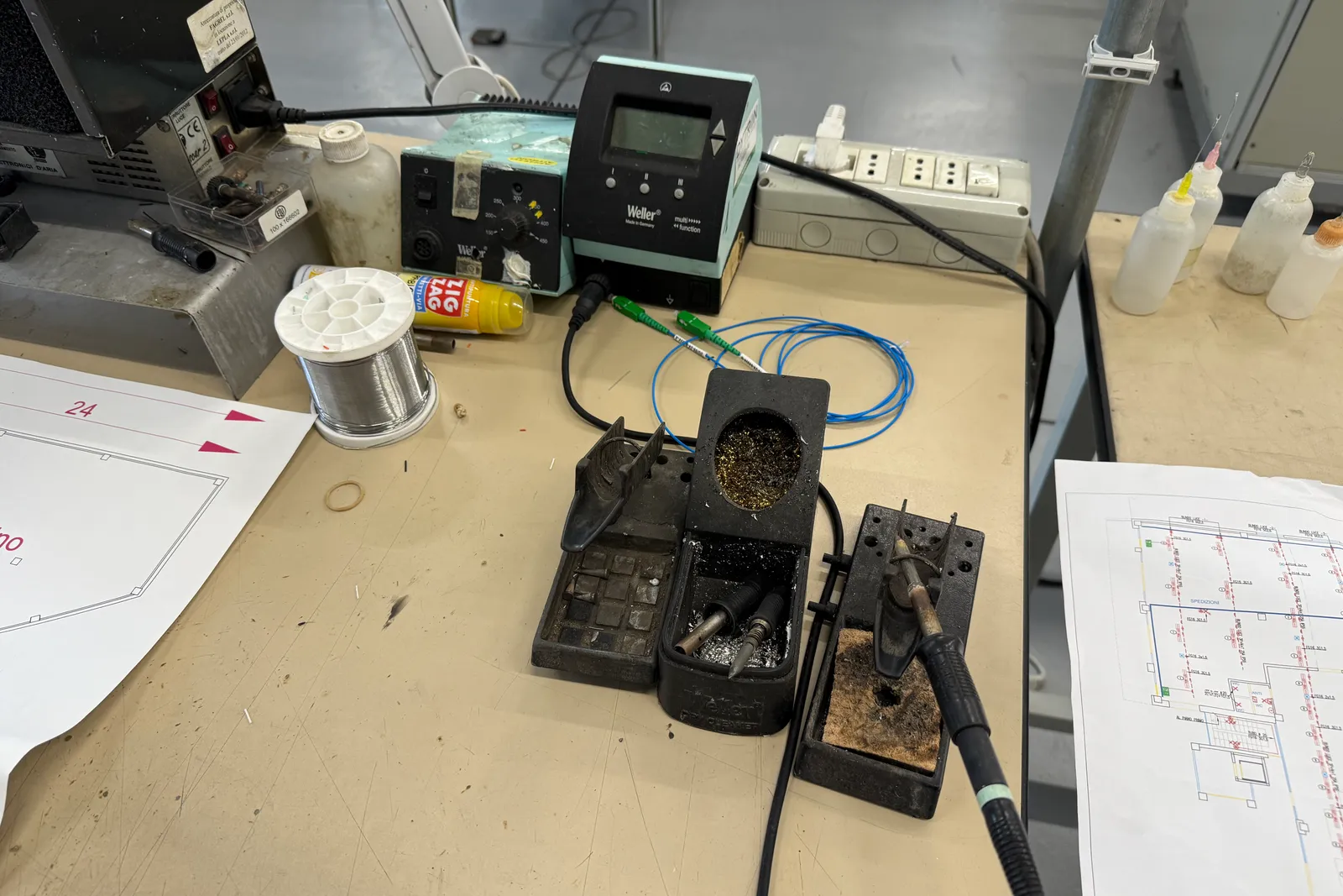 Stazioni saldanti, depuratori elettronici d’aria oltre piccoli attrezzi e componenti varie