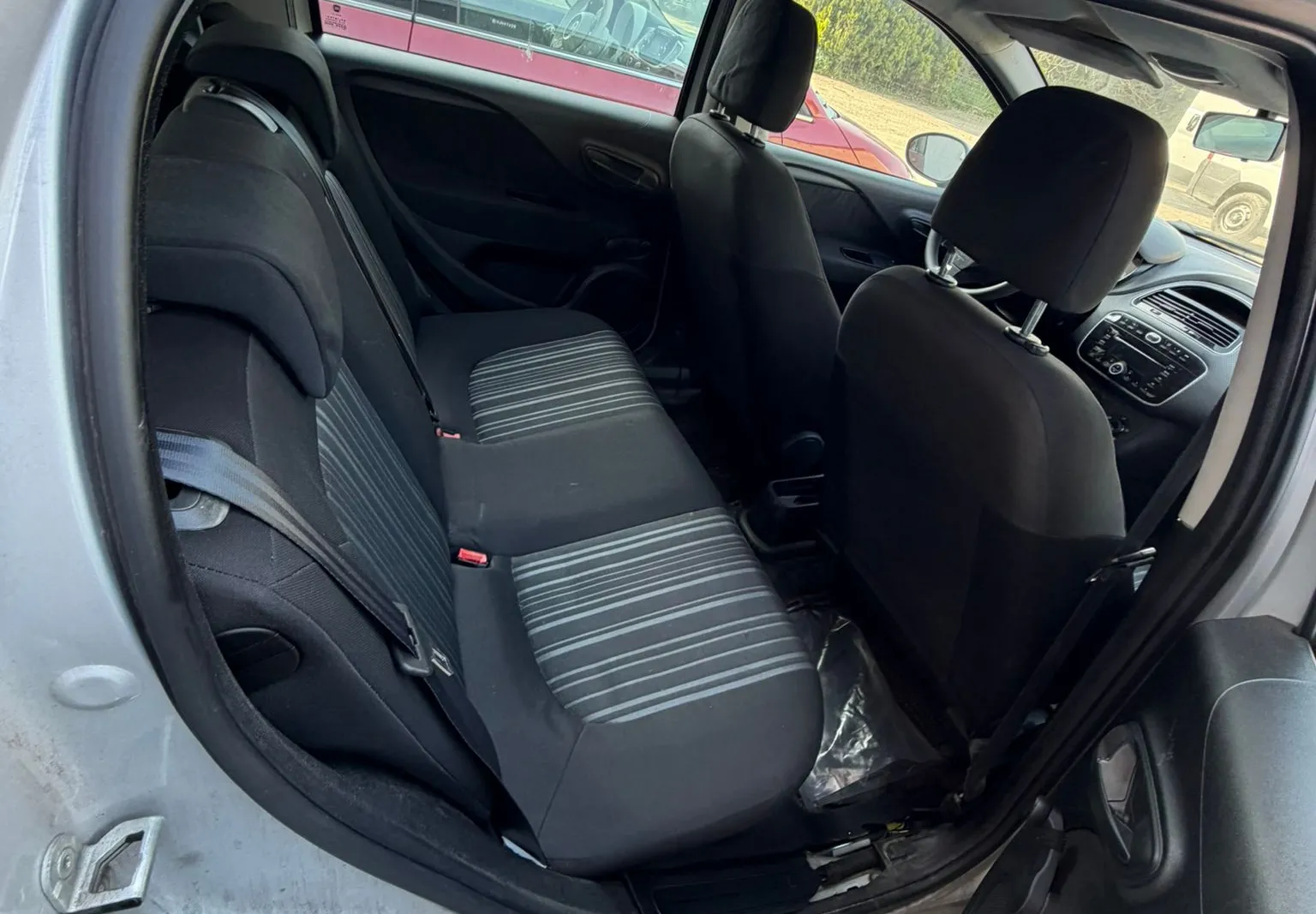 Autoveicolo Fiat Punto targato EL268FE