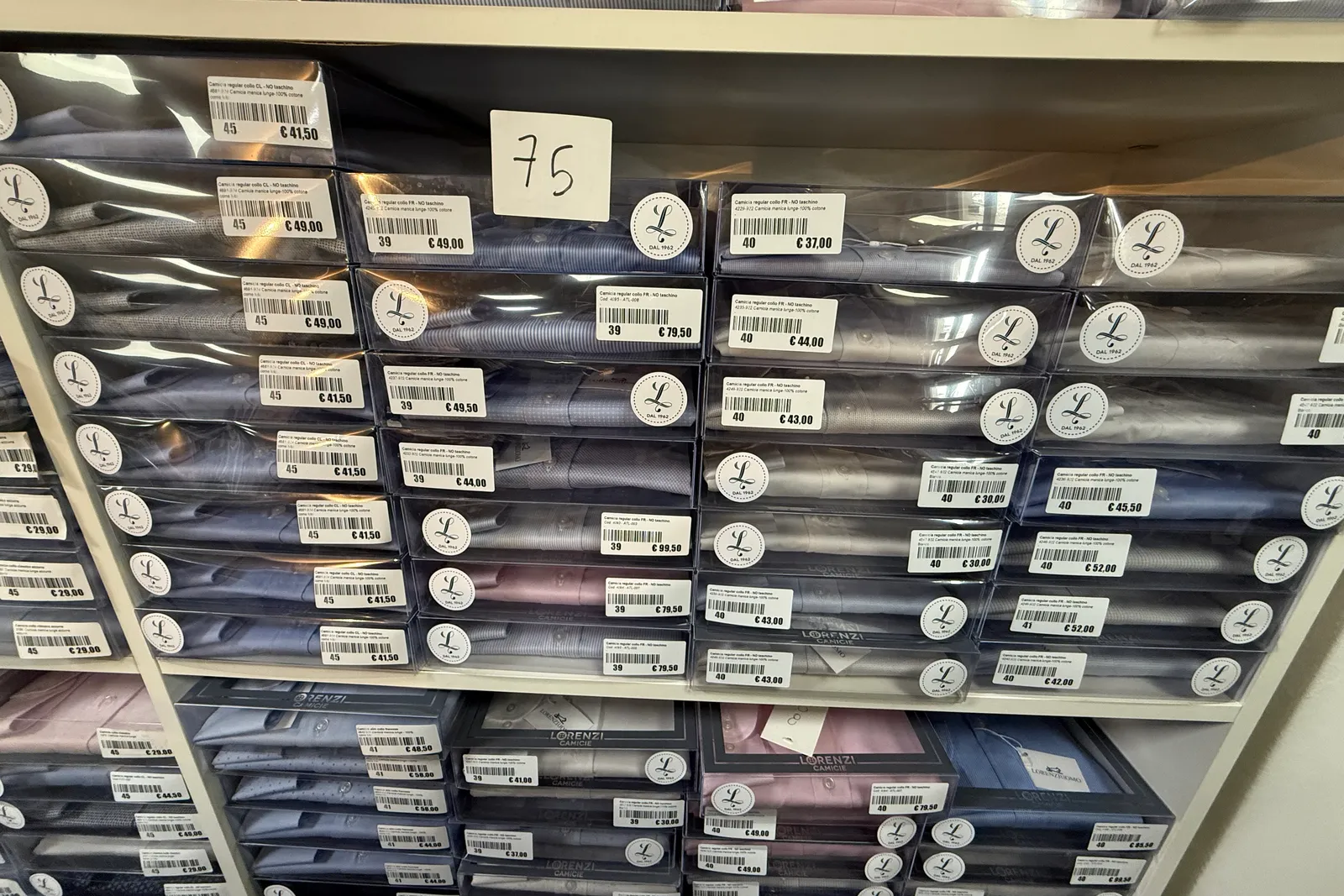 Magazzino tessuti, capi di abbigliamento e accessori – ID da n. 65 a n. 80