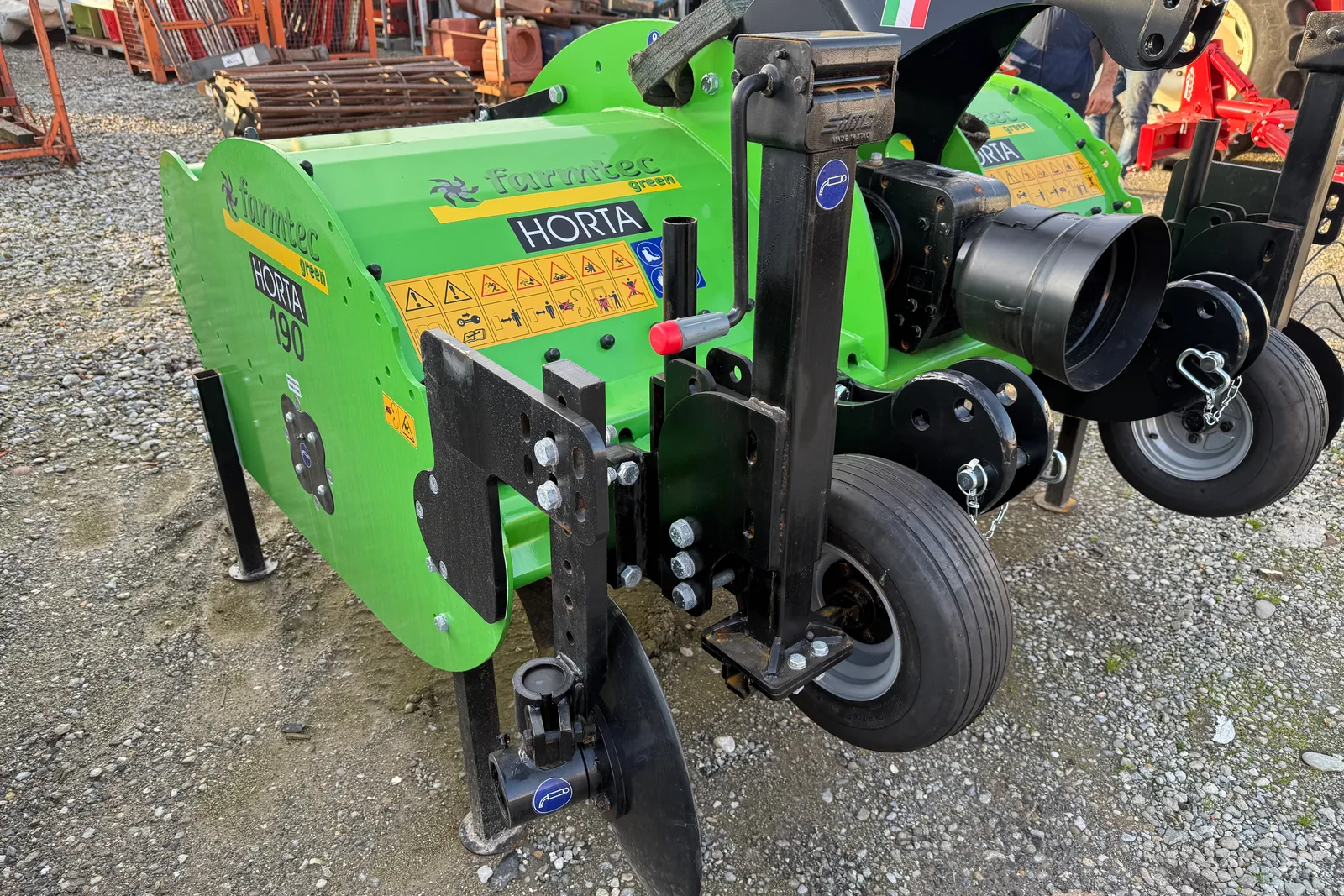 Macchinari nuovi (voltafieno, andanatore, rotoaratro Farmtec) 