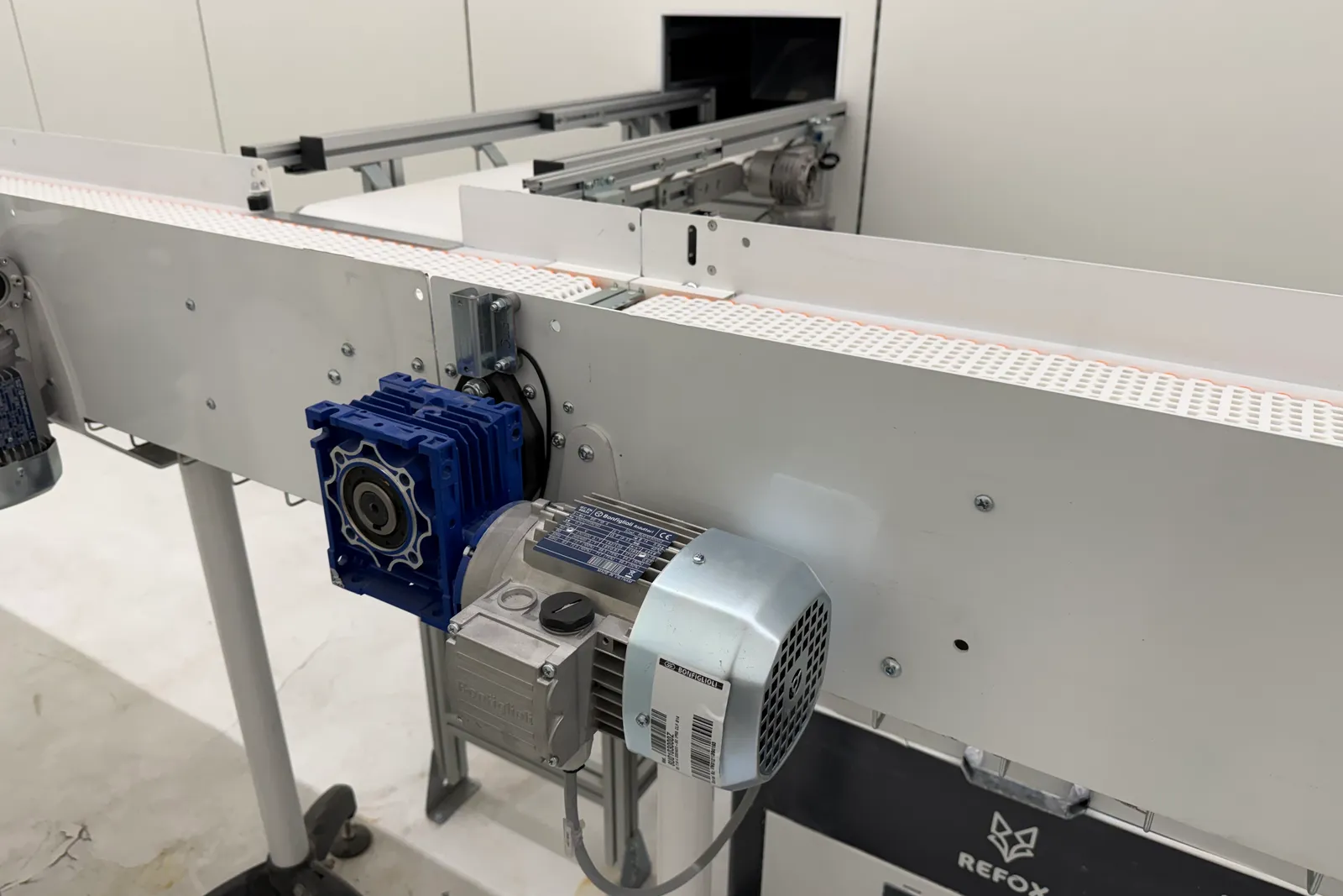 N. 2 magazzini automatici Pharmathek Sintesi, inclusi moduli di carico, linea di imballo e smistamento Mechatronic Machines & Systems e centralina di controllo