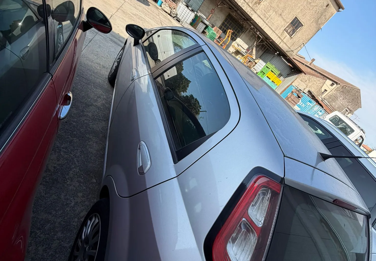 Autoveicolo Fiat Punto targato EL268FE