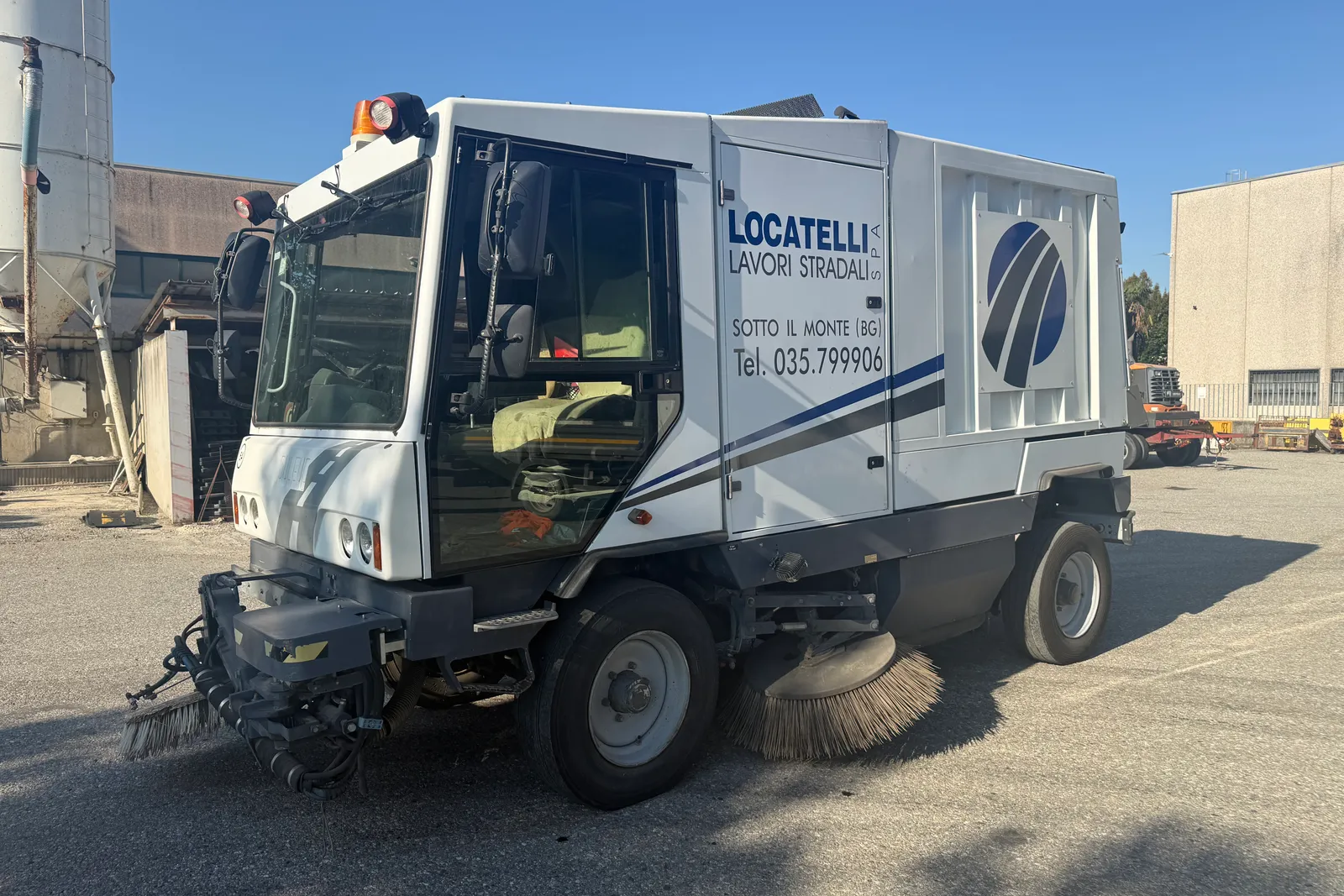 Spazzatrice stradale Dulevo 5000 Evolution targata AGP250