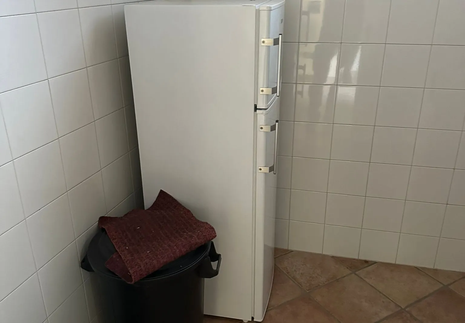 Arredi e macchine elettriche ed elettroniche da ufficio (in perizia lotto 01 e lotto 02) 