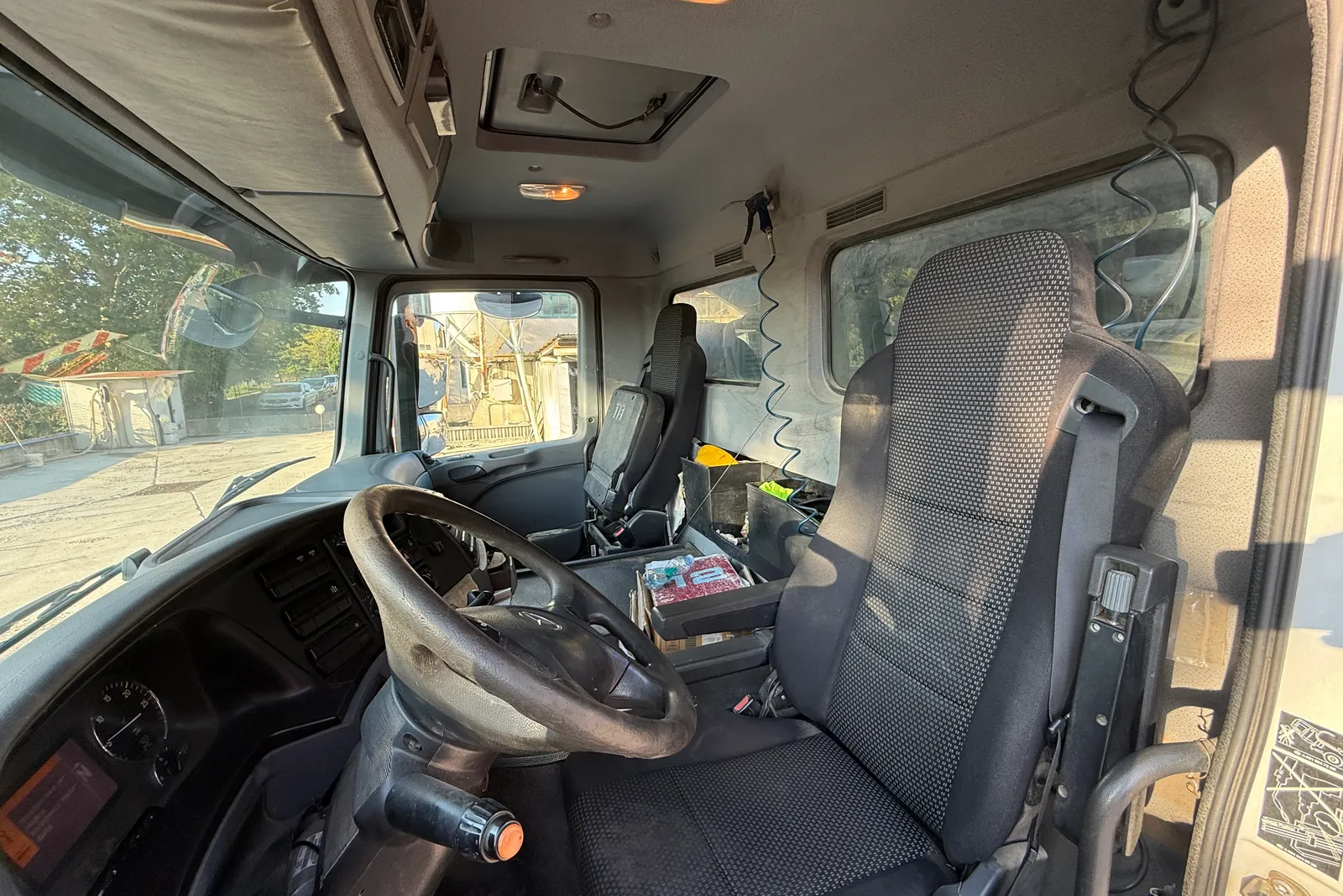 Autocarro ribaltabile Mercedes MB 4145 K targato EC848ME
