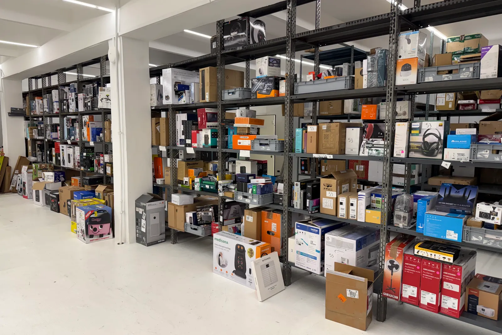Stock prodotti, batterie, imballaggi, arredi e varie