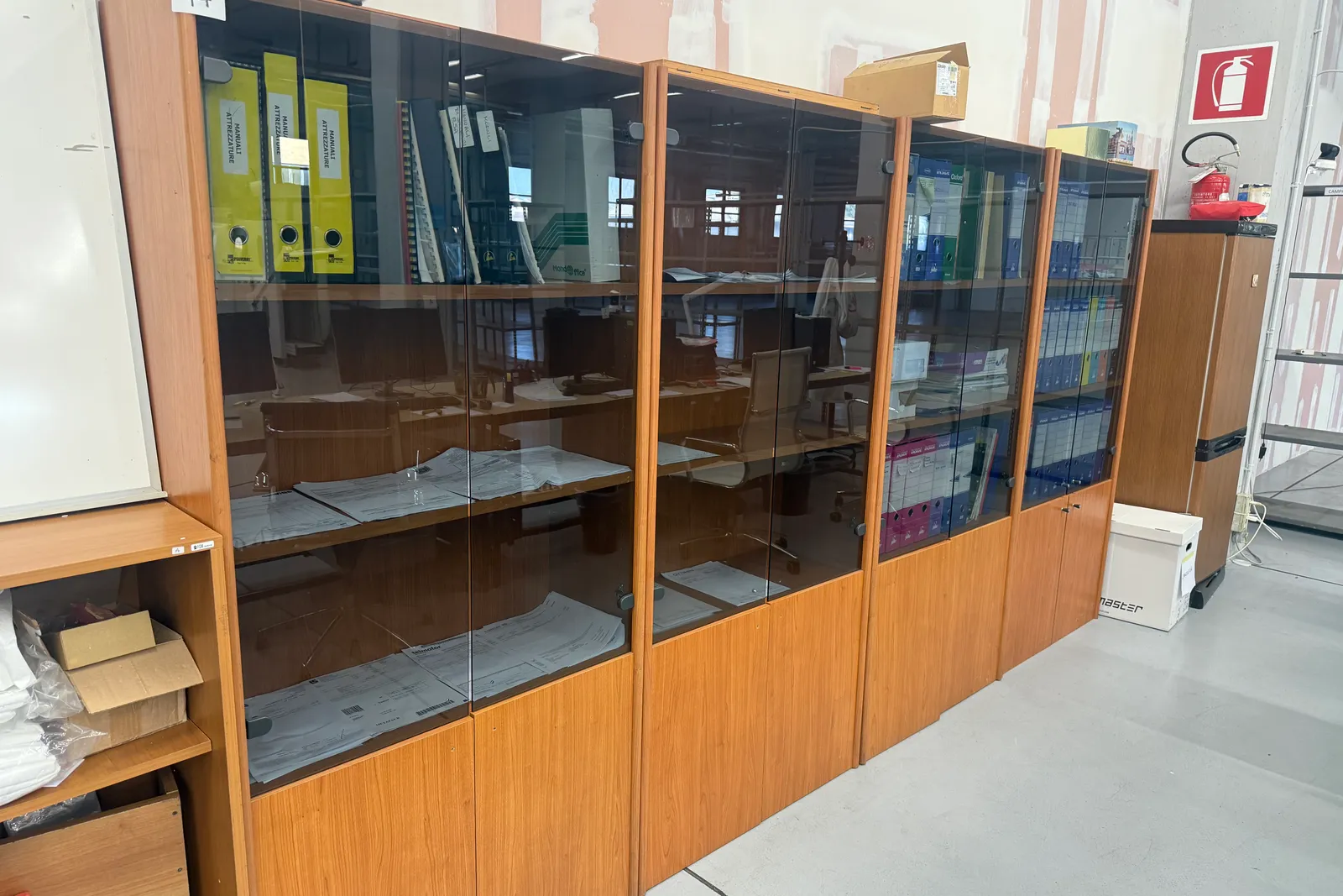 Arredi e macchine elettriche ed elettroniche da ufficio