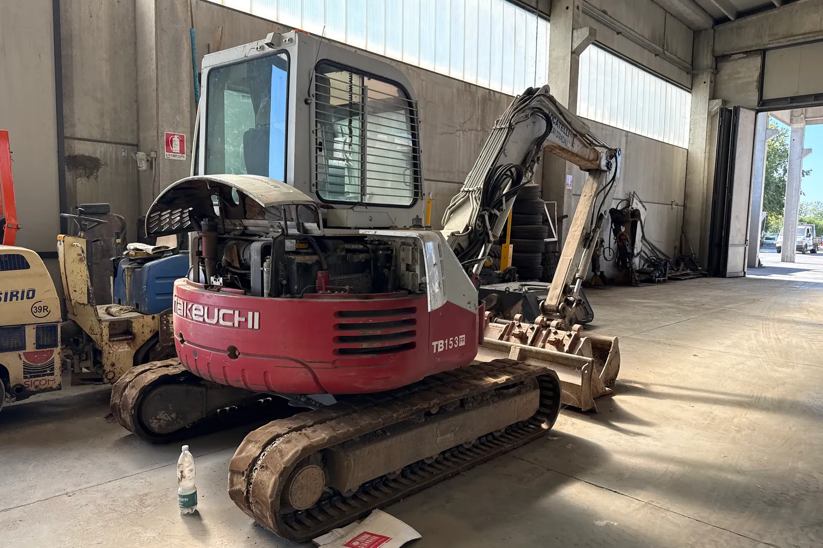 Escavatore cingolato Takeuchi mod. TB153FR, comprensivo di n. 3 benne
