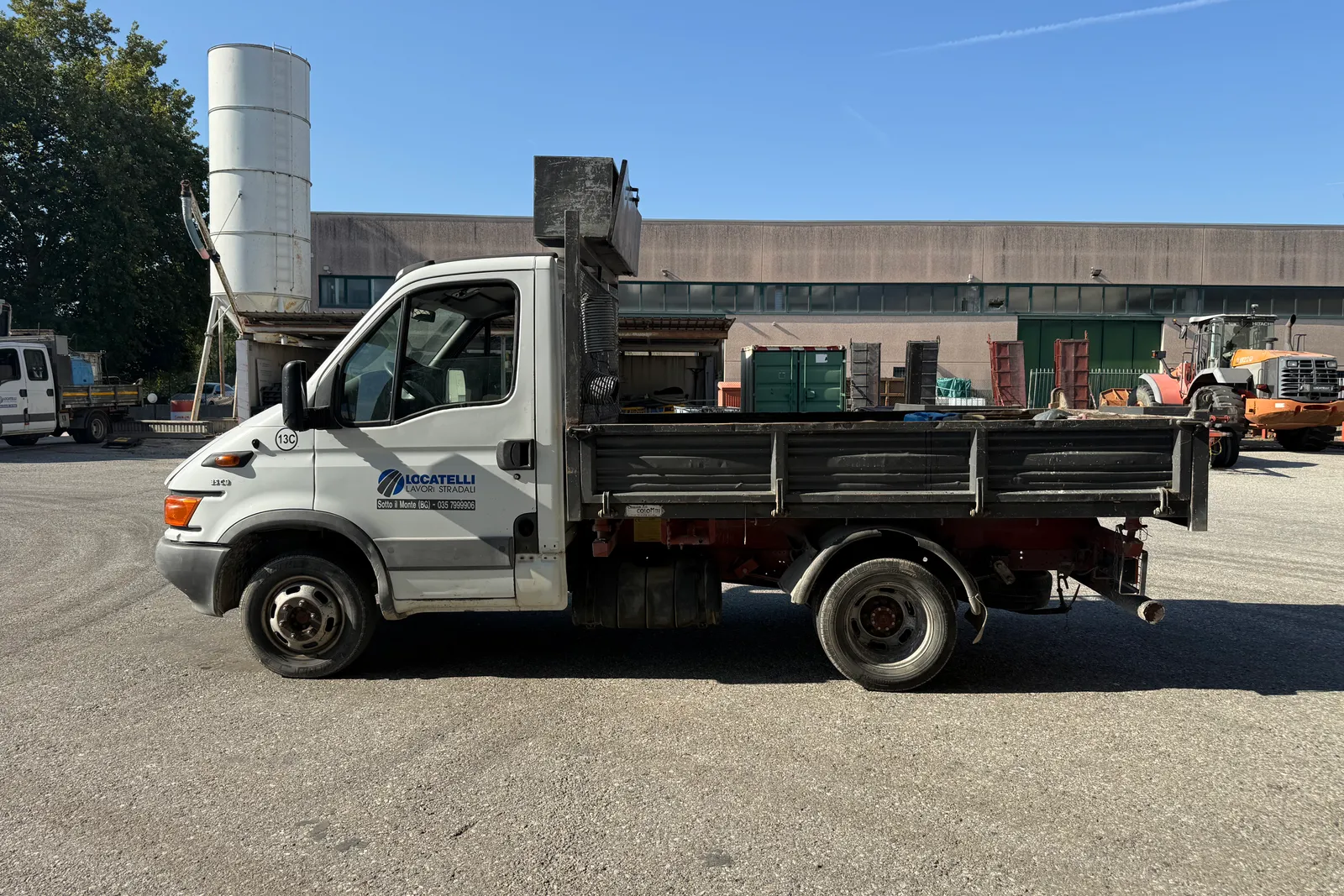 Autocarro ribaltabile Iveco Daily (35C9A) targato CD003FF 