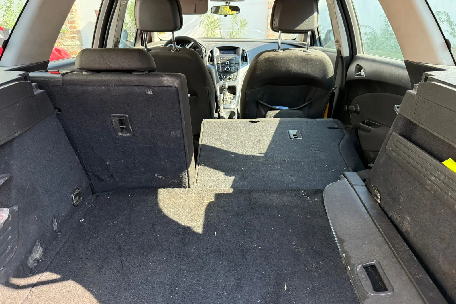 Autovettura Opel Astra targata ER422ZF oltre PC