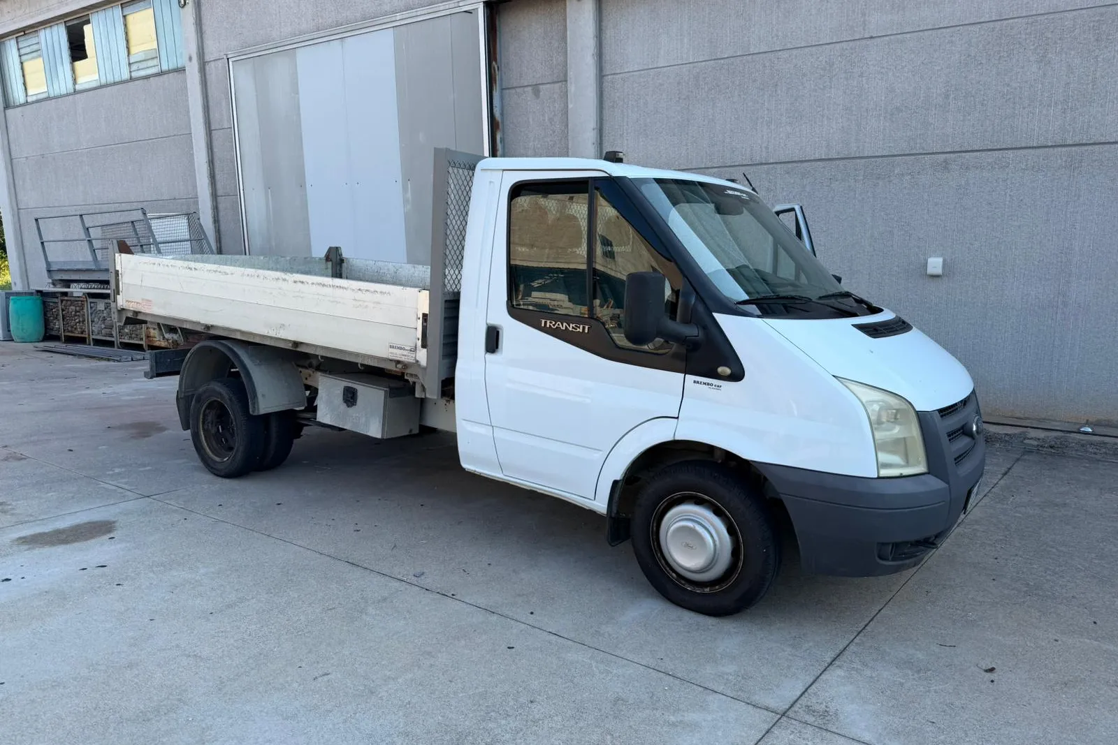 Furgone Ford Transit targato EB241NP