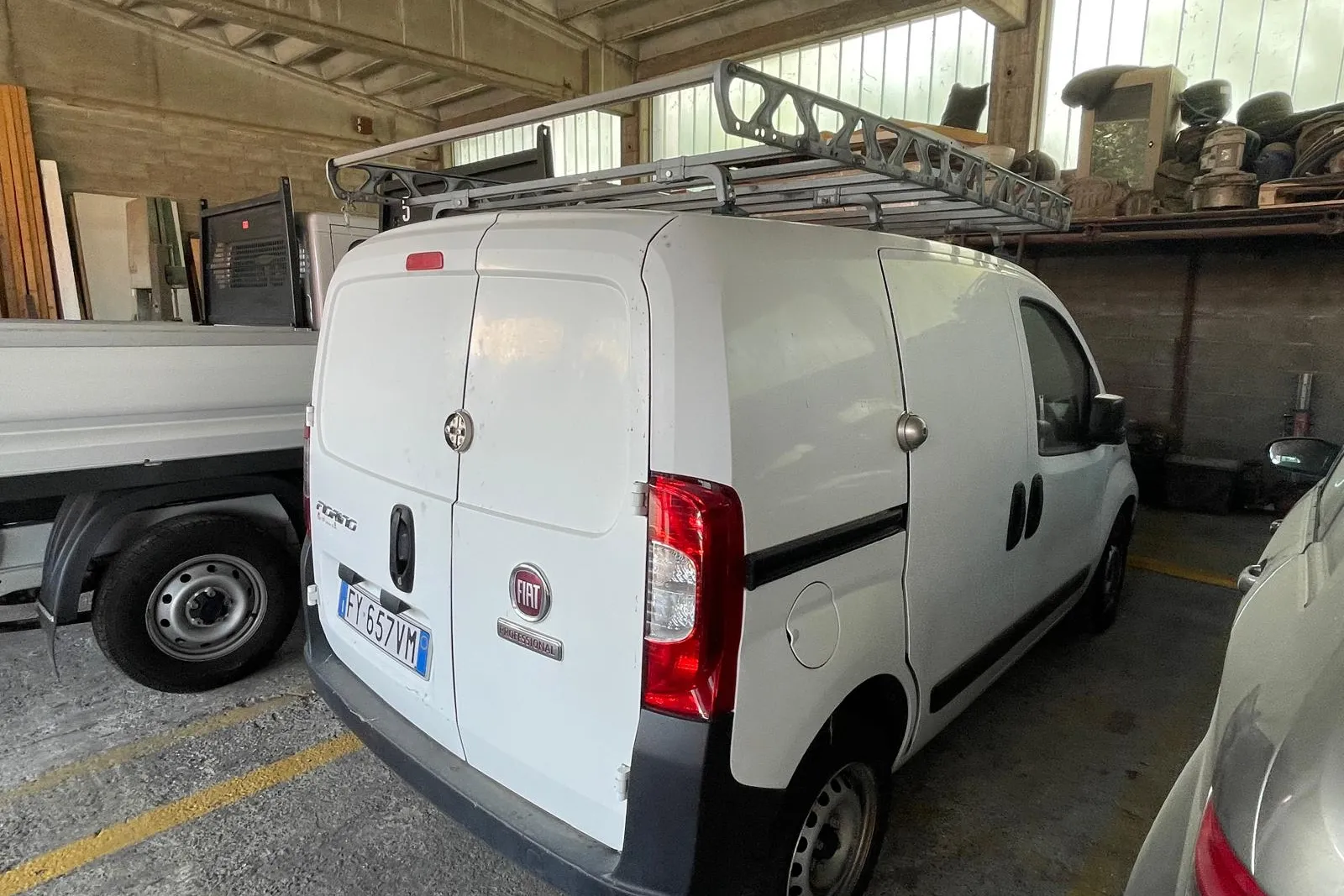Fiat Fiorino targato FY657VM