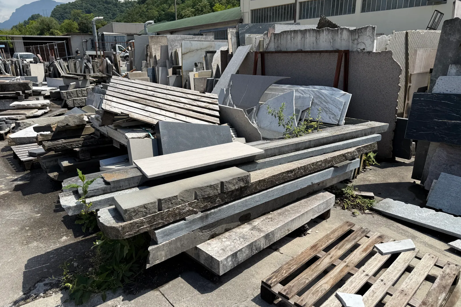 Rimanenze, strutture semifisse e macerie (ID 100, 101, 102, 103, 104)