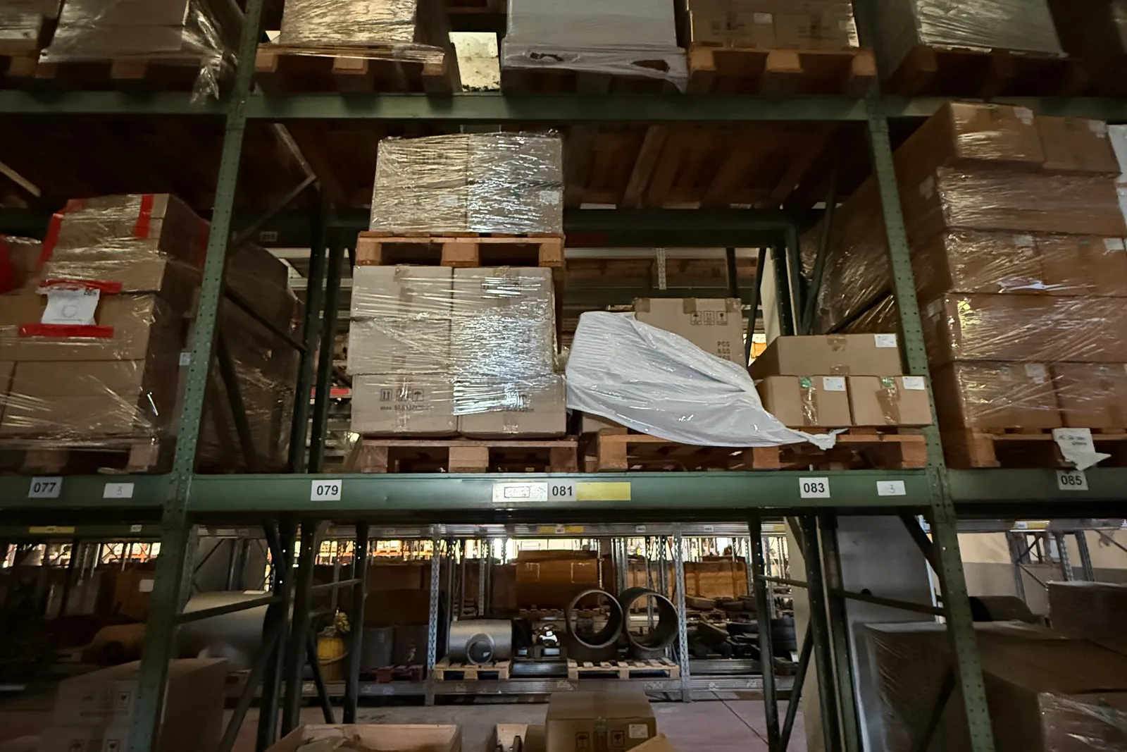 Magazzino lampade ad induzione magnetica, supporti e rimanenze