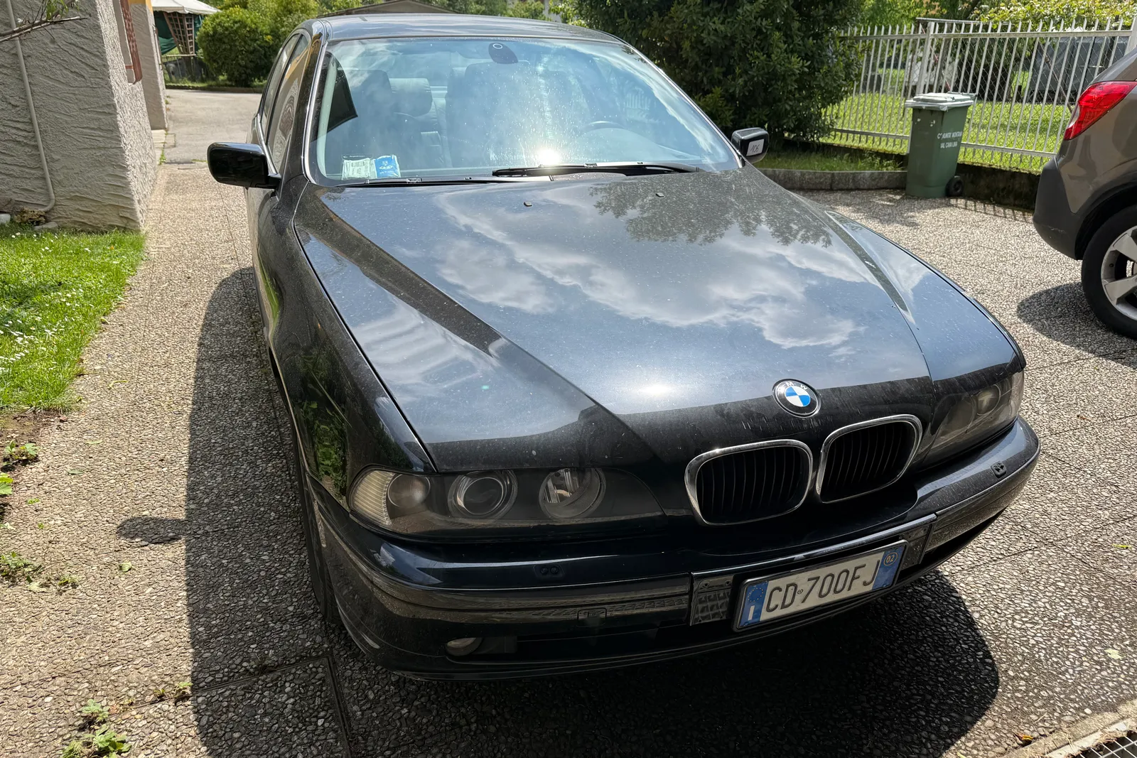 Lotto costituito da n. 2 autovetture: - Autovettura Opel Antara targata DT277DZ; - Autovettura BMW 520i targata CD700FJ