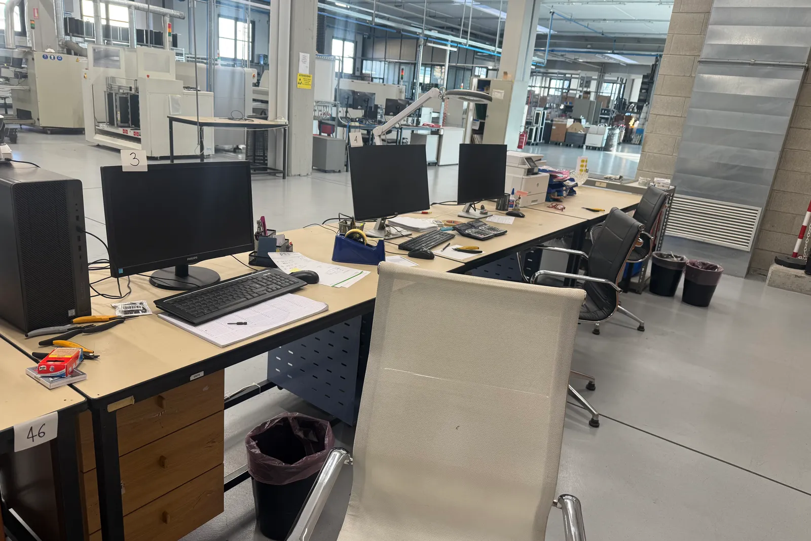 Arredi e macchine elettriche ed elettroniche da ufficio
