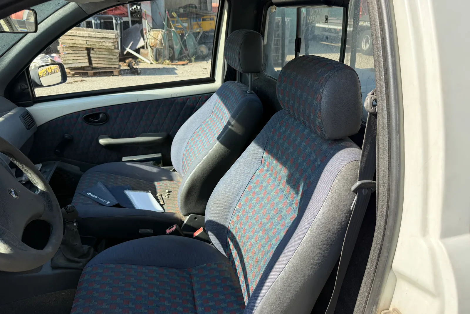 Autocarro Fiat Strada targato CC289EZ