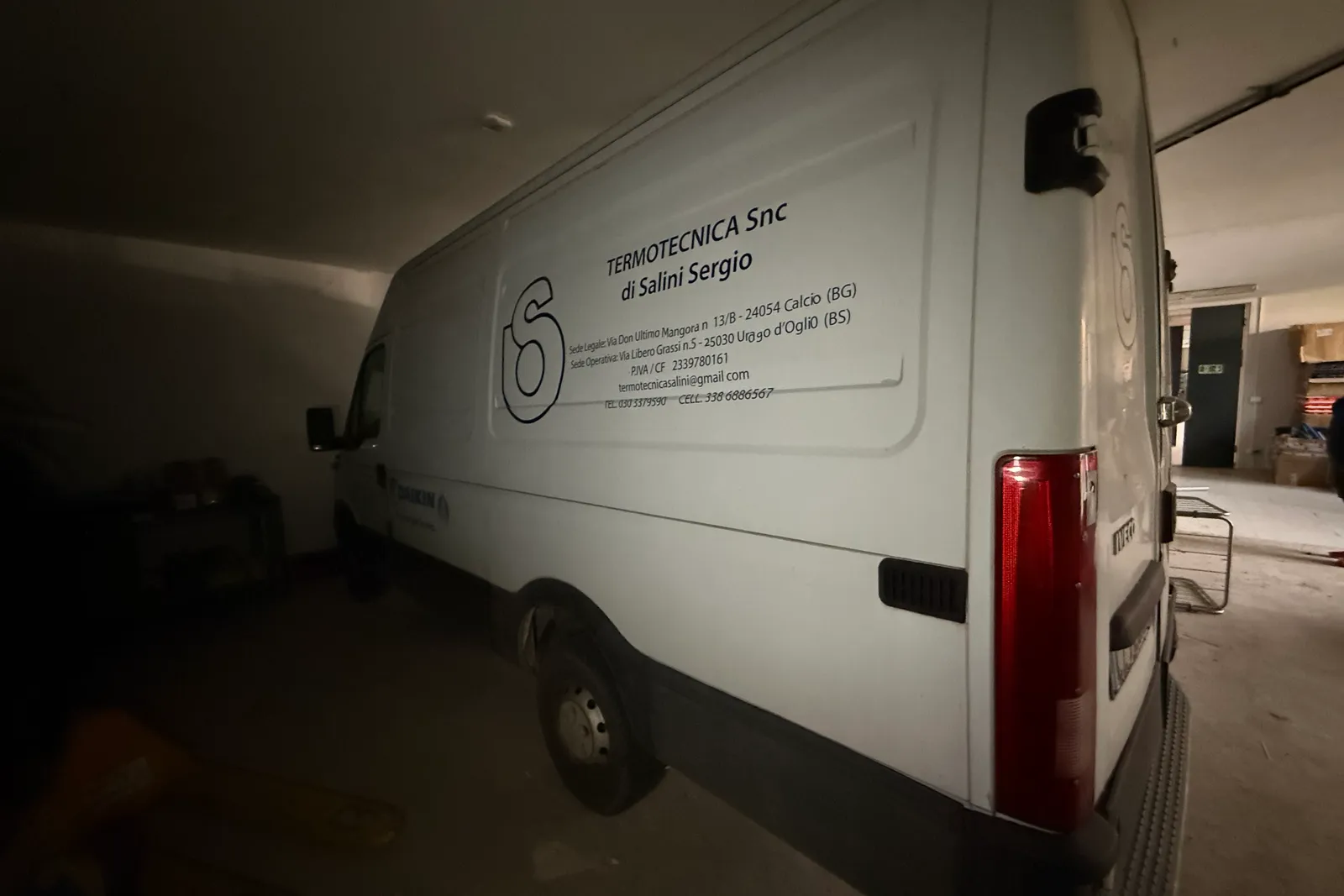Furgone Iveco Daily targato CZ726RB