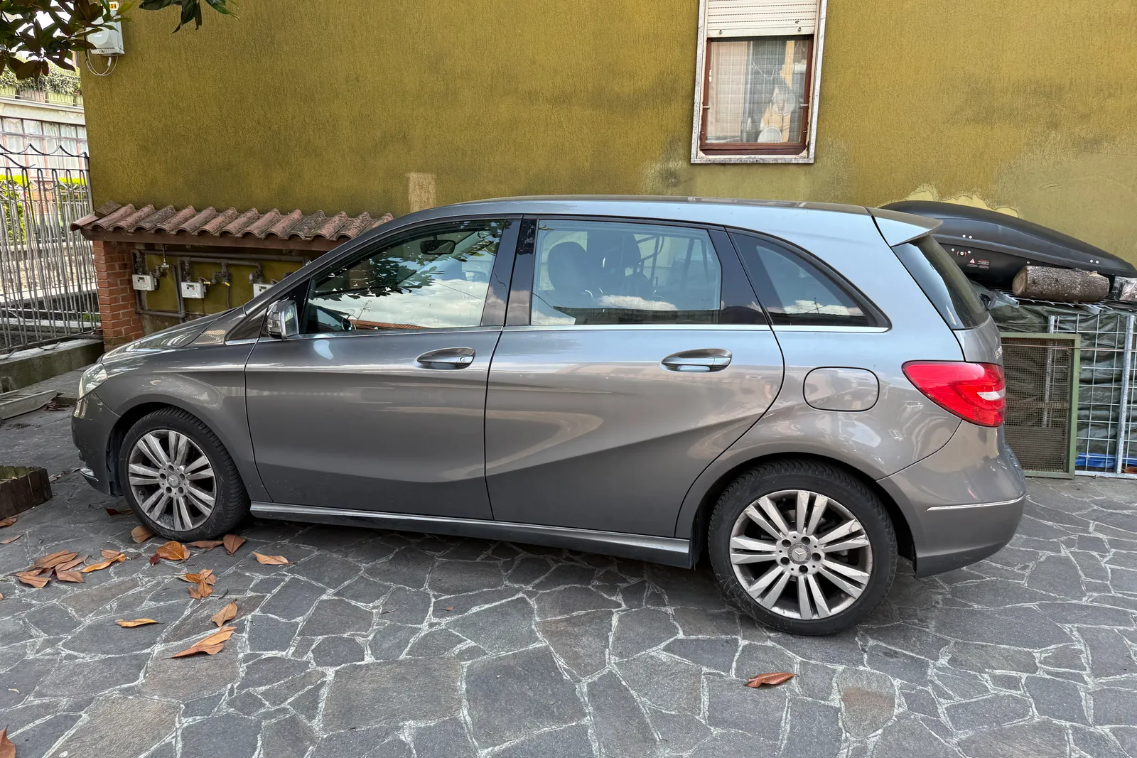 Autovettura Mercedes B 180 CDI targata ES775PG