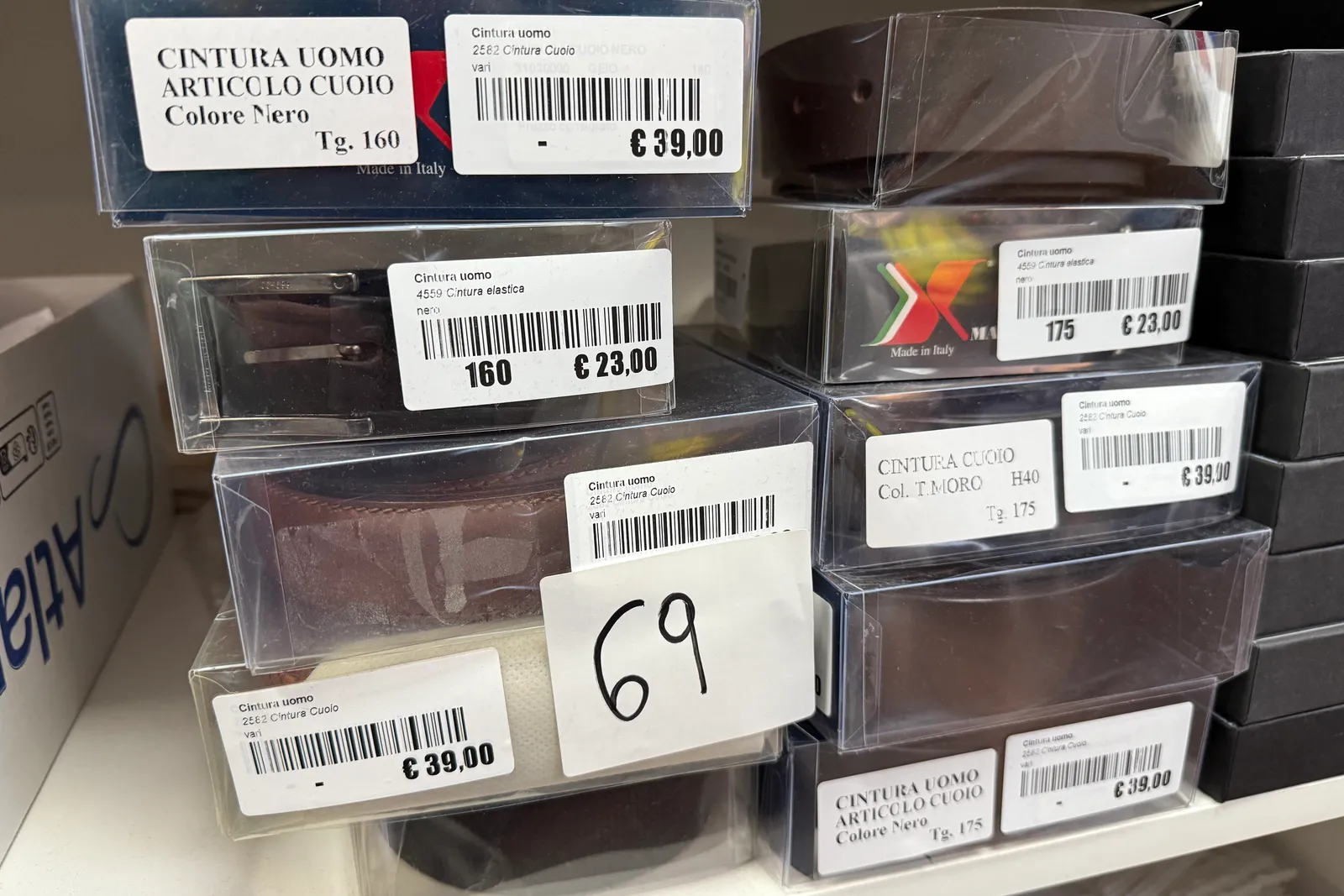 Magazzino tessuti, capi di abbigliamento e accessori – ID da n. 65 a n. 80