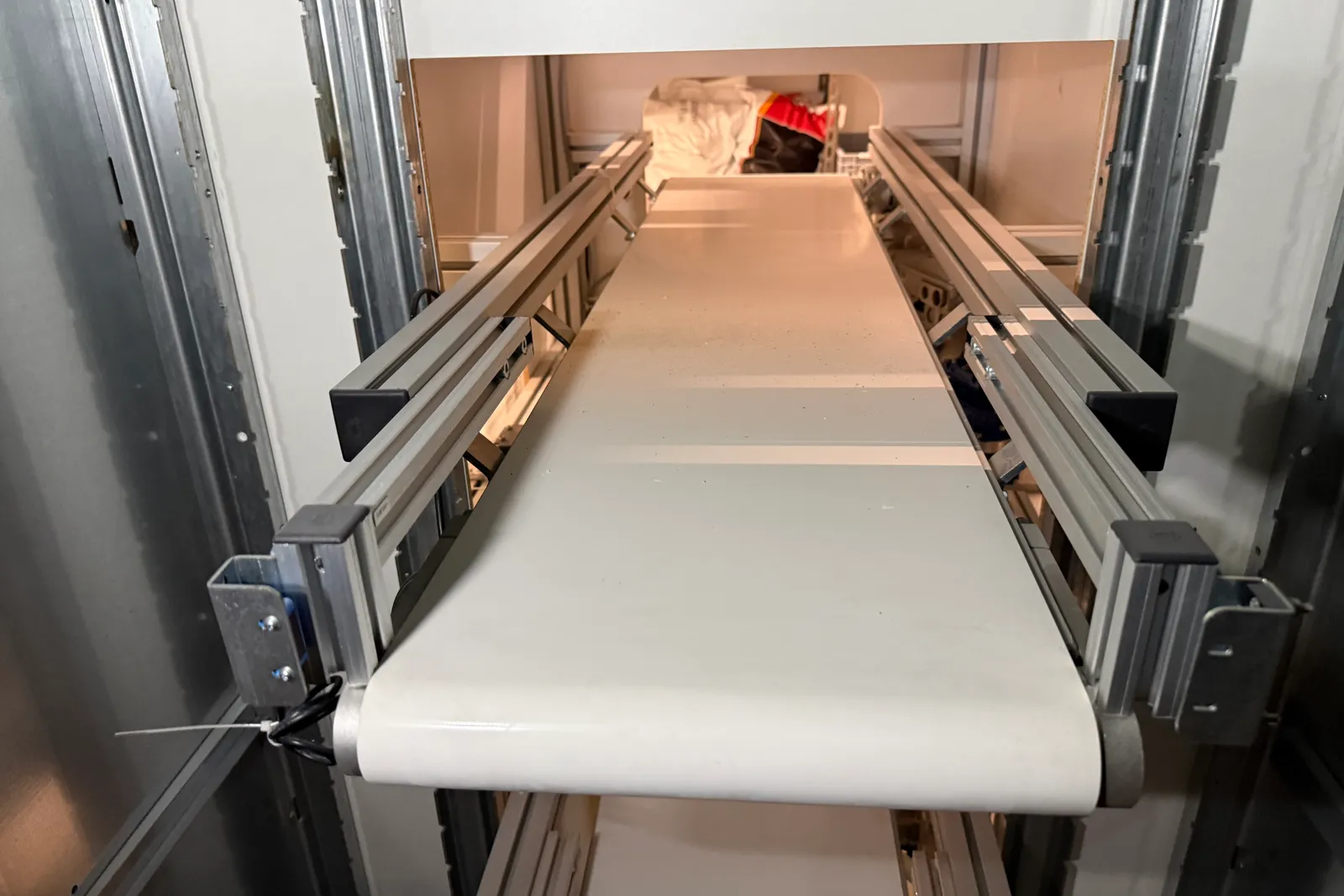 N. 2 magazzini automatici Pharmathek Sintesi, inclusi moduli di carico, linea di imballo e smistamento Mechatronic Machines & Systems e centralina di controllo