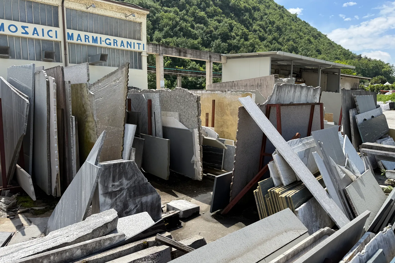 Rimanenze, strutture semifisse e macerie (ID 100, 101, 102, 103, 104)