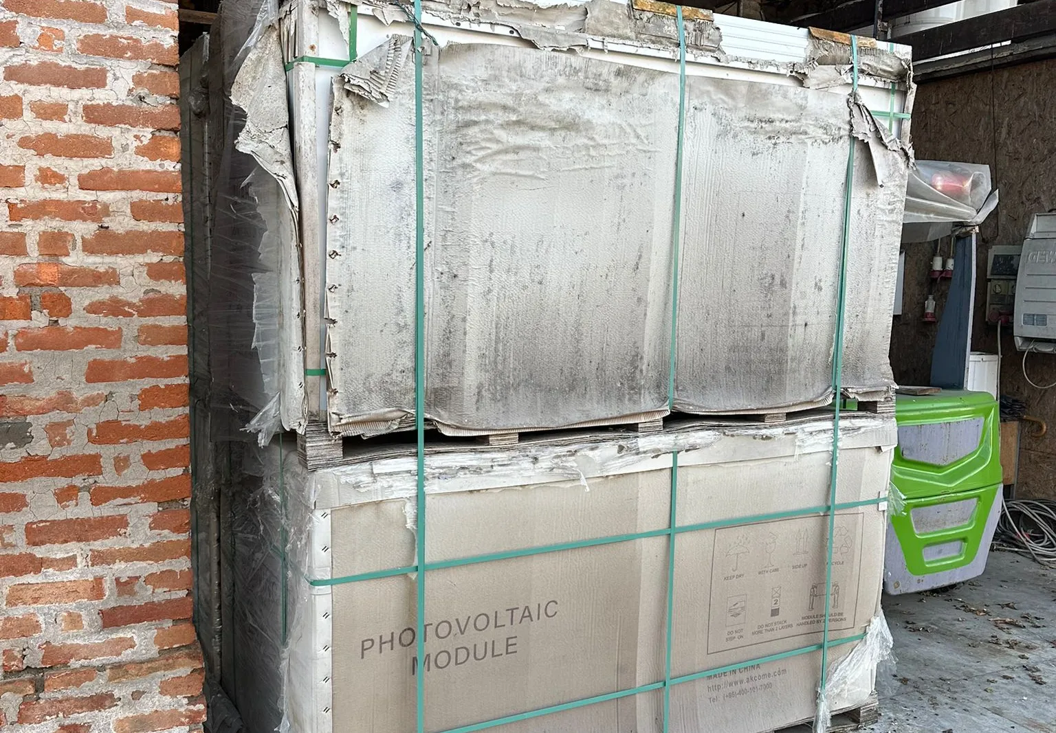Pannelli fotovoltaici, batterie, inverter, kit di montaggio (in perizia lotto 05 parziale)