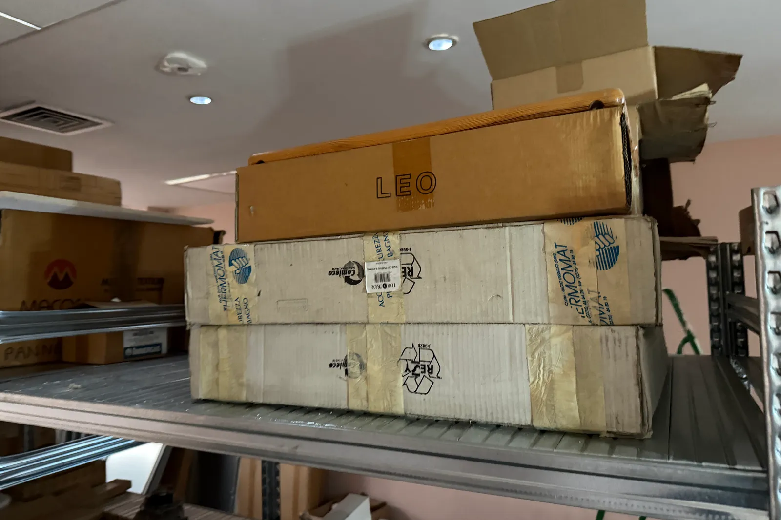 Arredi, scaffali, condizionatori, utensili e minuteria settore idraulico (esclusi ID 37 e beni asserviti all’immobile)