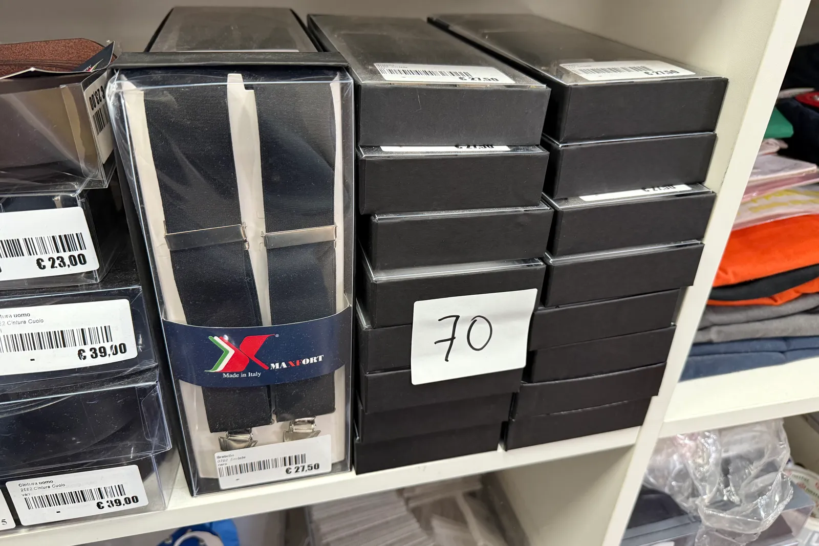 Magazzino tessuti, capi di abbigliamento e accessori – ID da n. 65 a n. 80