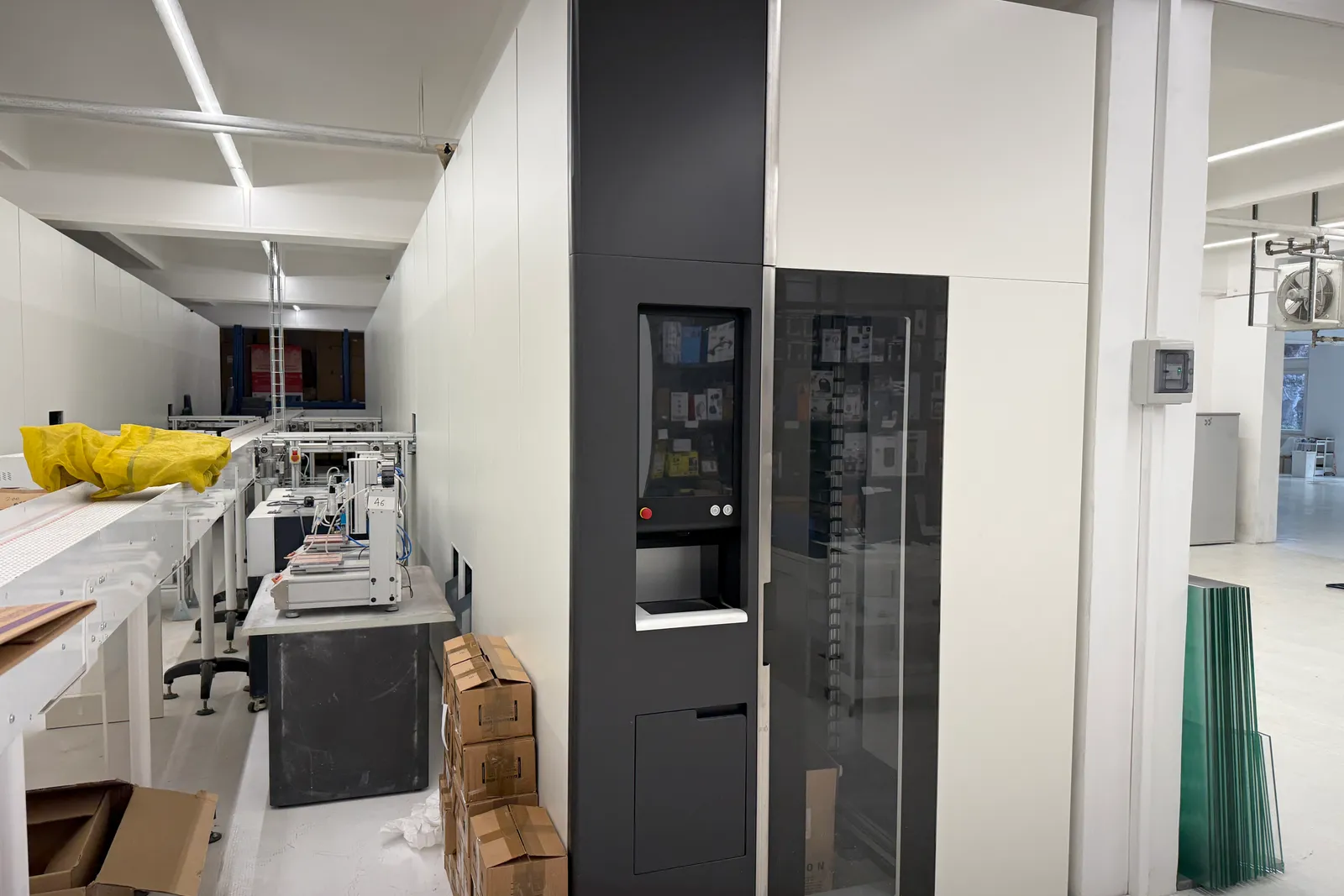 N. 2 magazzini automatici Pharmathek Sintesi, inclusi moduli di carico, linea di imballo e smistamento Mechatronic Machines & Systems e centralina di controllo