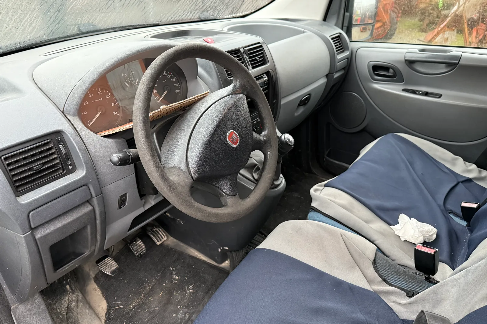 Furgone Fiat Scudo targato DT900TY