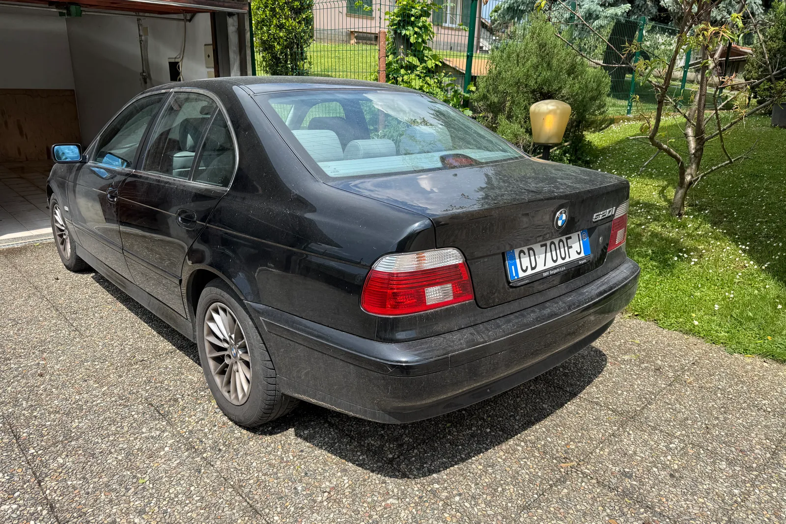 Lotto costituito da n. 2 autovetture: - Autovettura Opel Antara targata DT277DZ; - Autovettura BMW 520i targata CD700FJ