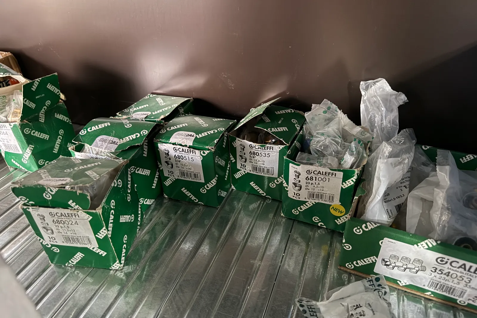Arredi, scaffali, condizionatori, utensili e minuteria settore idraulico (esclusi ID 37 e beni asserviti all’immobile)