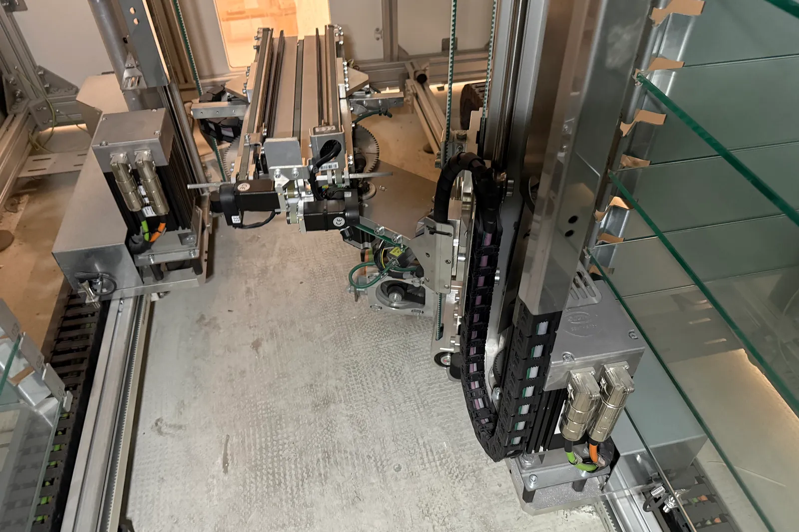 N. 2 magazzini automatici Pharmathek Sintesi, inclusi moduli di carico, linea di imballo e smistamento Mechatronic Machines & Systems e centralina di controllo