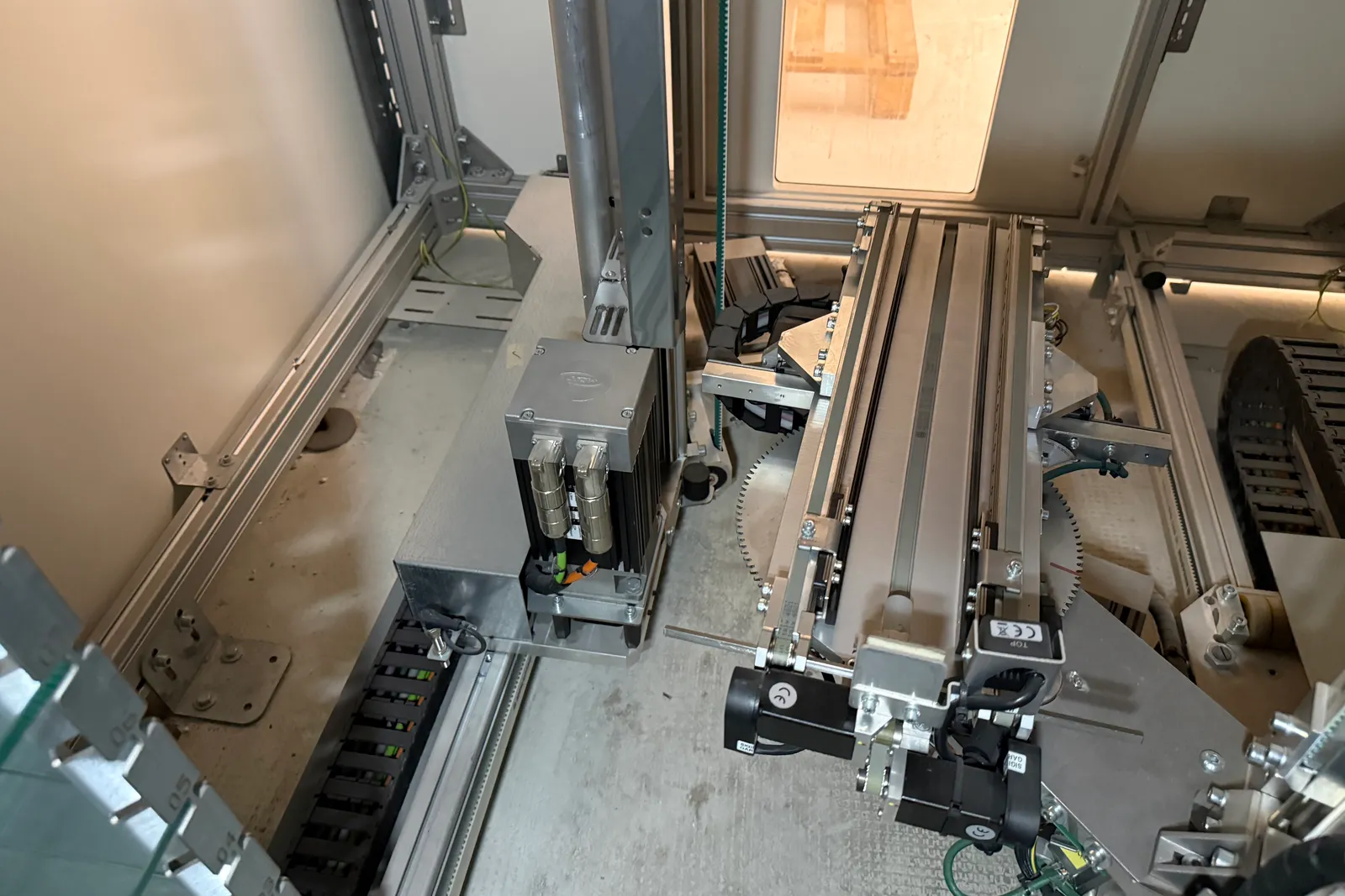 N. 2 magazzini automatici Pharmathek Sintesi, inclusi moduli di carico, linea di imballo e smistamento Mechatronic Machines & Systems e centralina di controllo
