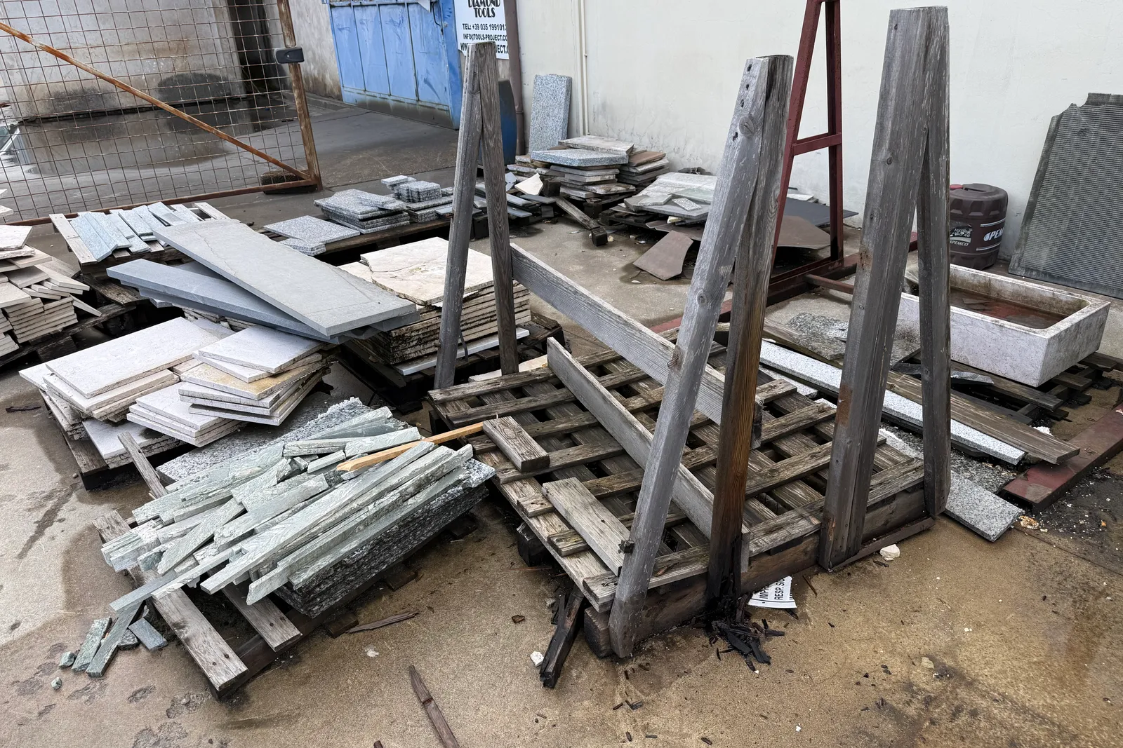 Rimanenze, strutture semifisse e macerie (ID 100, 101, 102, 103, 104)