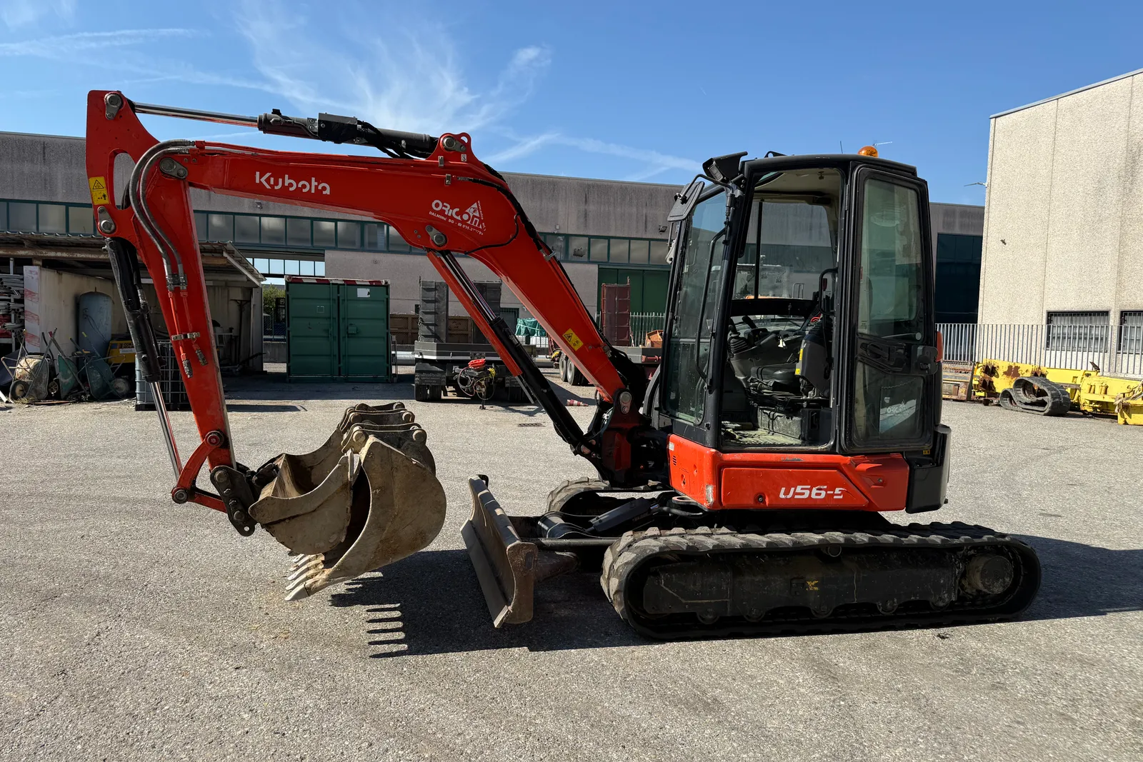 Escavatore Kubota mod. U56-5 completo di n. 3 benne e martello demolitore