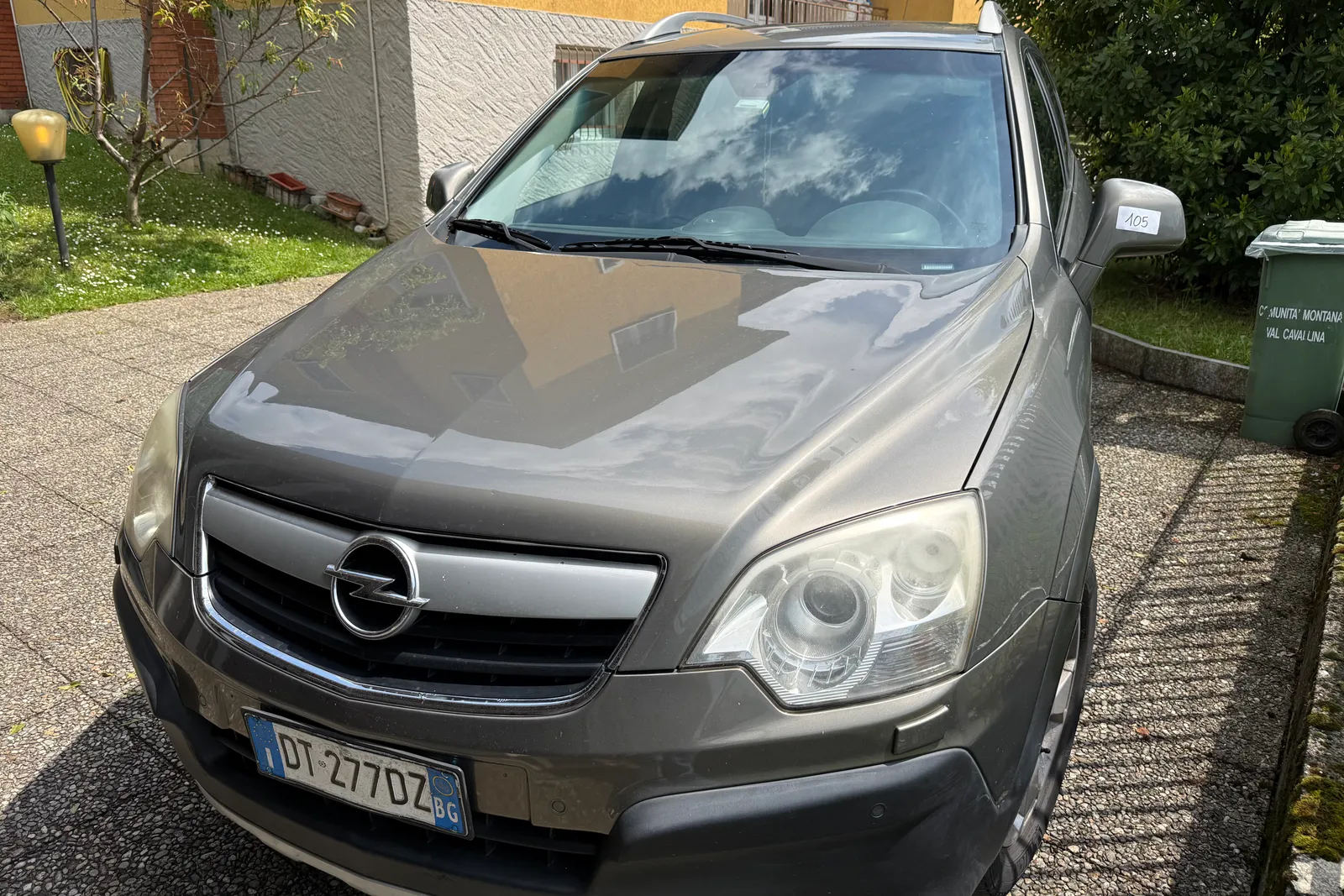 Lotto costituito da n. 2 autovetture: - Autovettura Opel Antara targata DT277DZ; - Autovettura BMW 520i targata CD700FJ