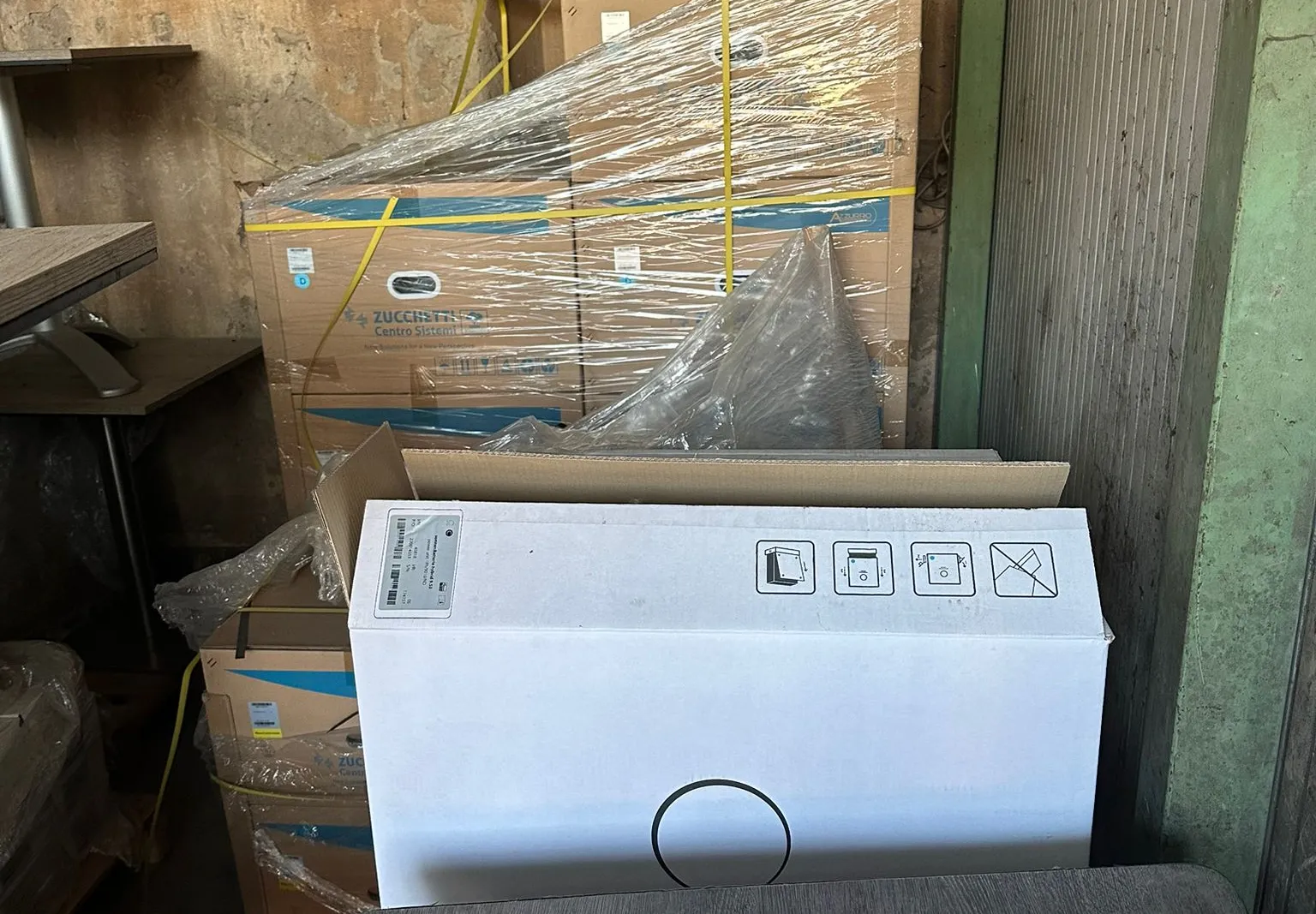 Pannelli fotovoltaici, batterie, inverter, kit di montaggio (in perizia lotto 05 parziale)