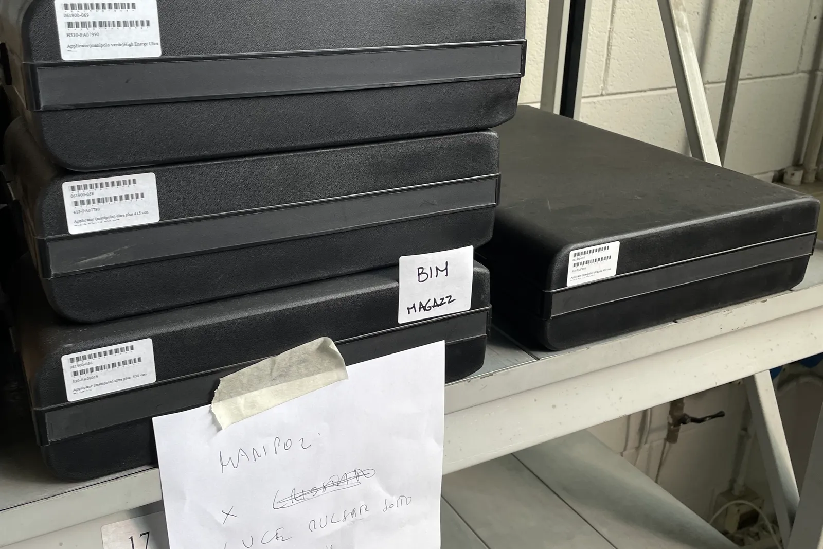 Magazzino - altri prodotti e macchinari estetica come da elenco (ALLEGATO 4) oltre videoproiettore ACER mod. P7280 