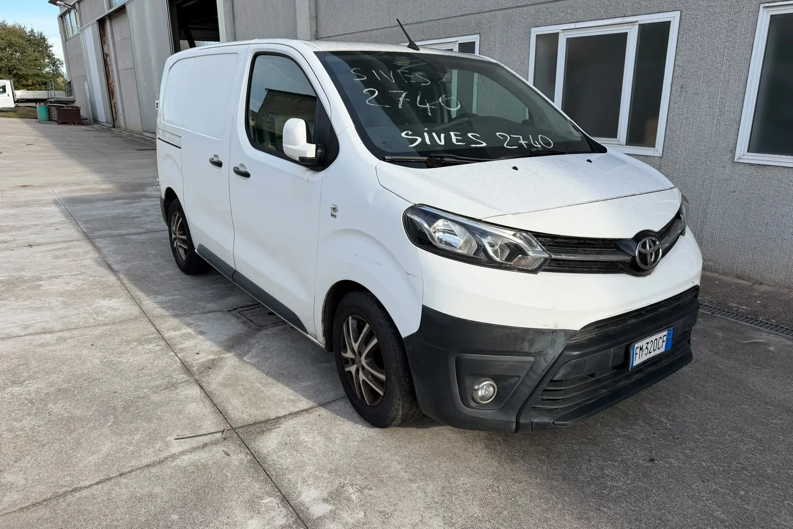 Autocarro Toyota Proace targato FM320CF