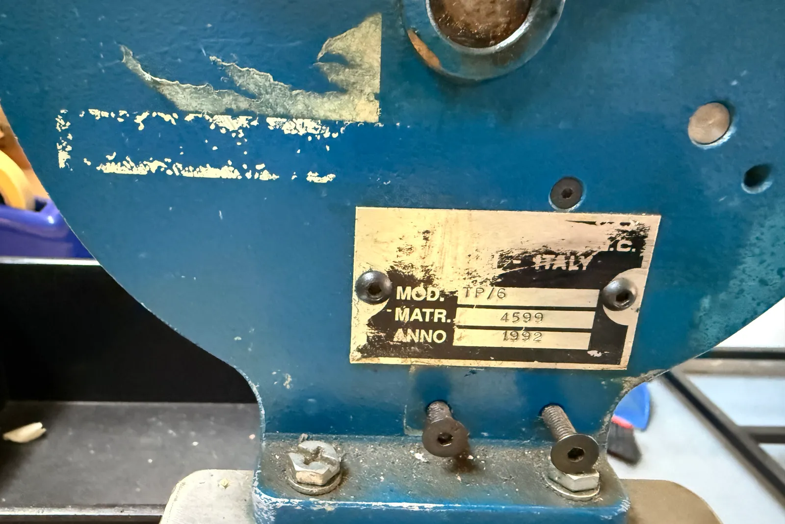 Macchinari taglia e piega componenti, aggraffatrici, riscaldatore elettrico industriale, taglierina da banco, pressa da banco, spezzonatrice, crimpatrice