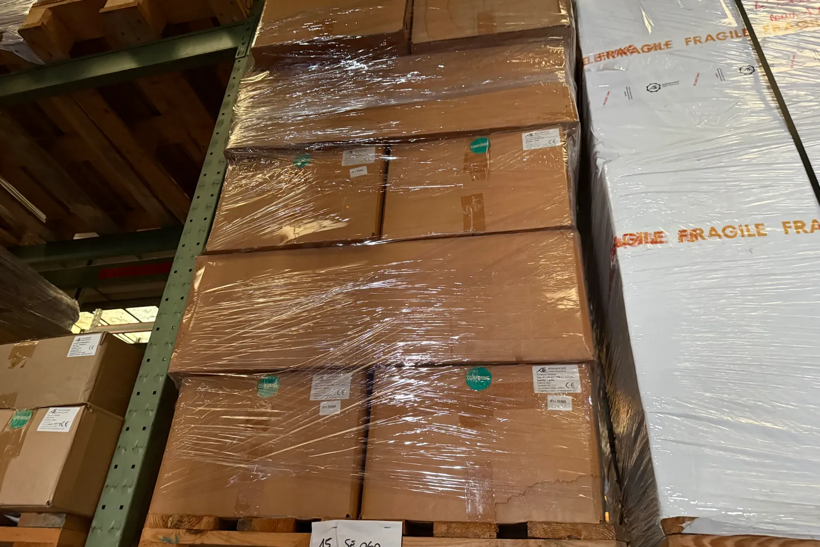 Magazzino lampade ad induzione magnetica, supporti e rimanenze
