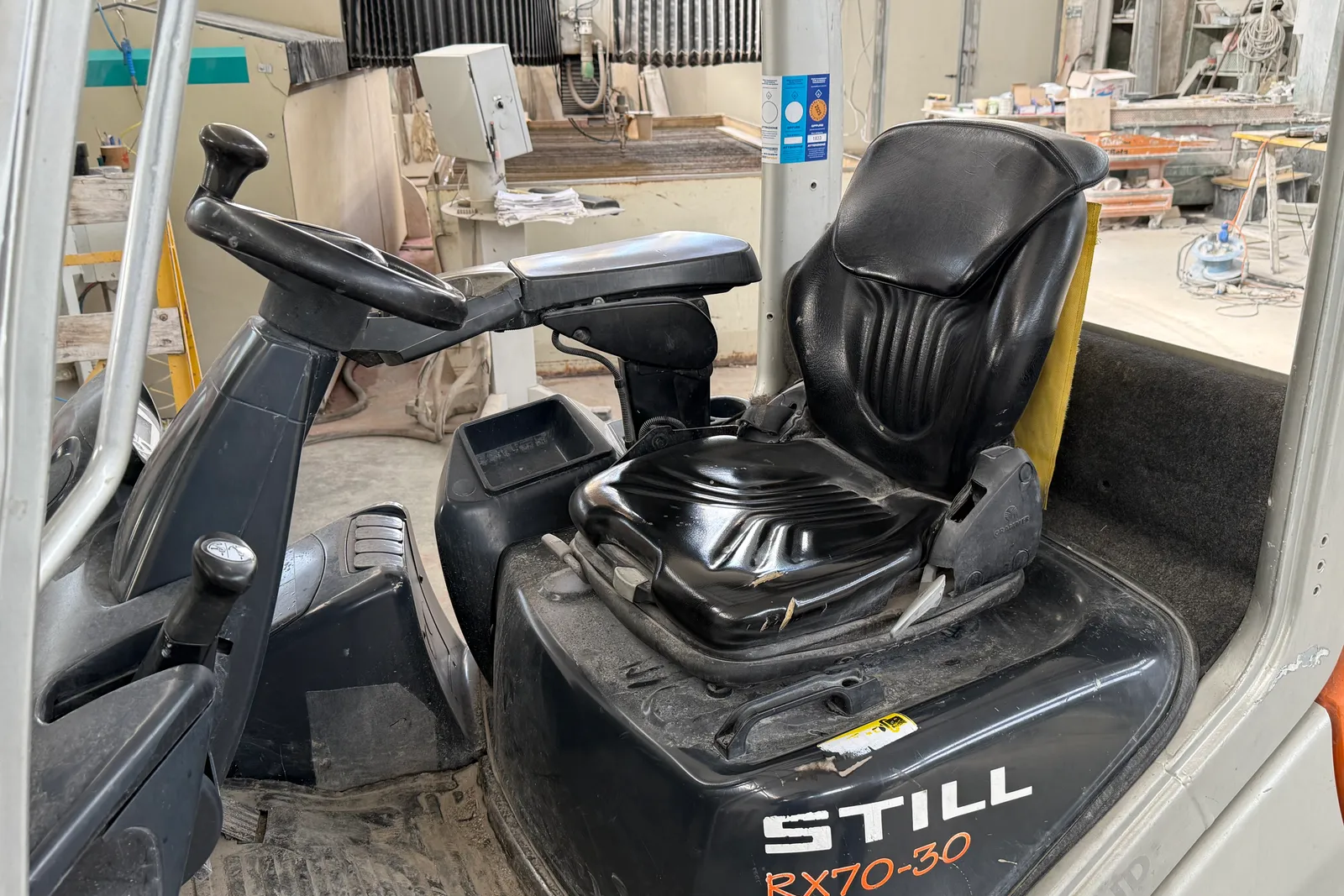Gru Manghi (ID 32) e carrello elevatore (ID 33)