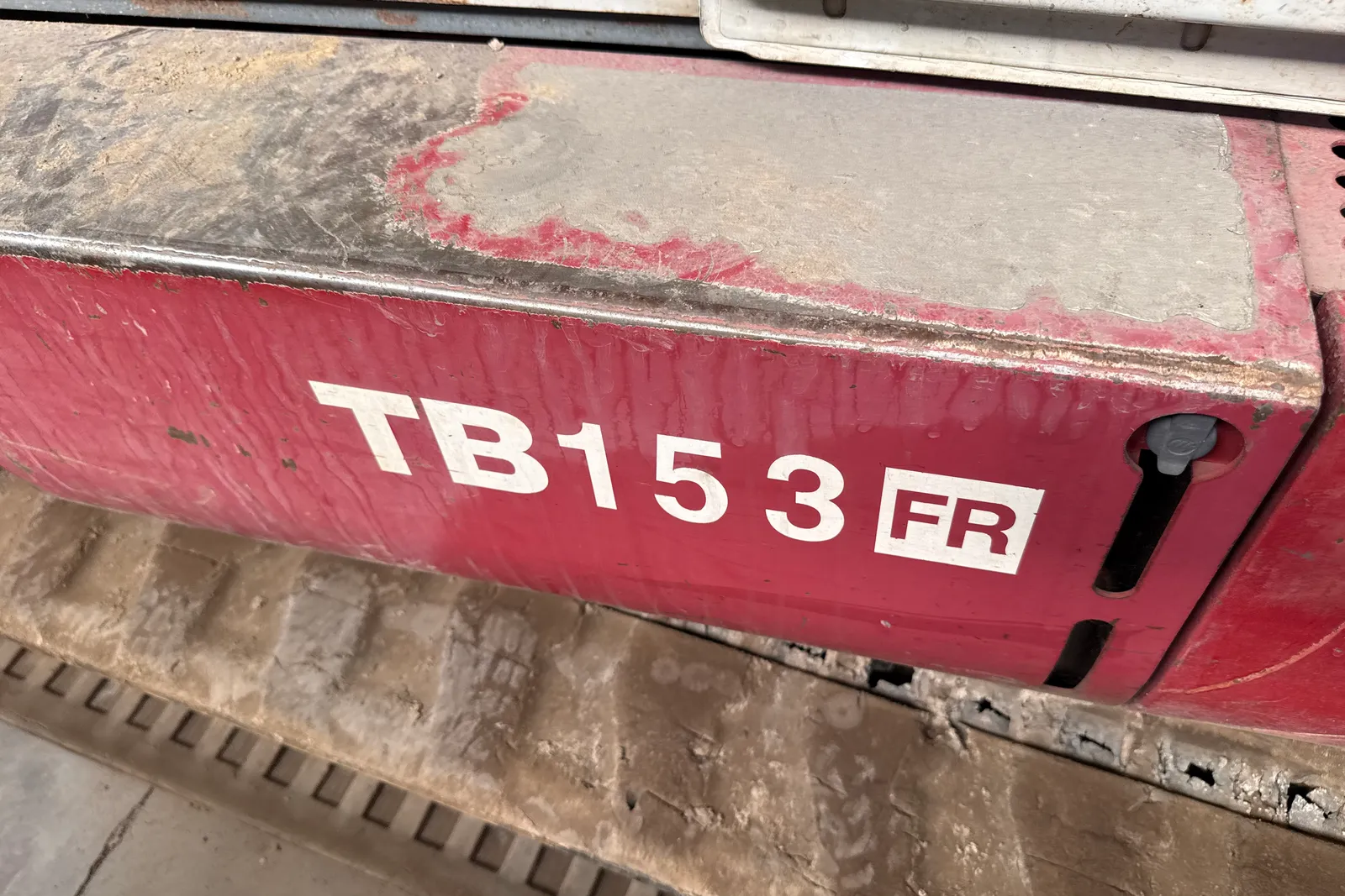 Escavatore cingolato Takeuchi mod. TB153FR, comprensivo di n. 3 benne