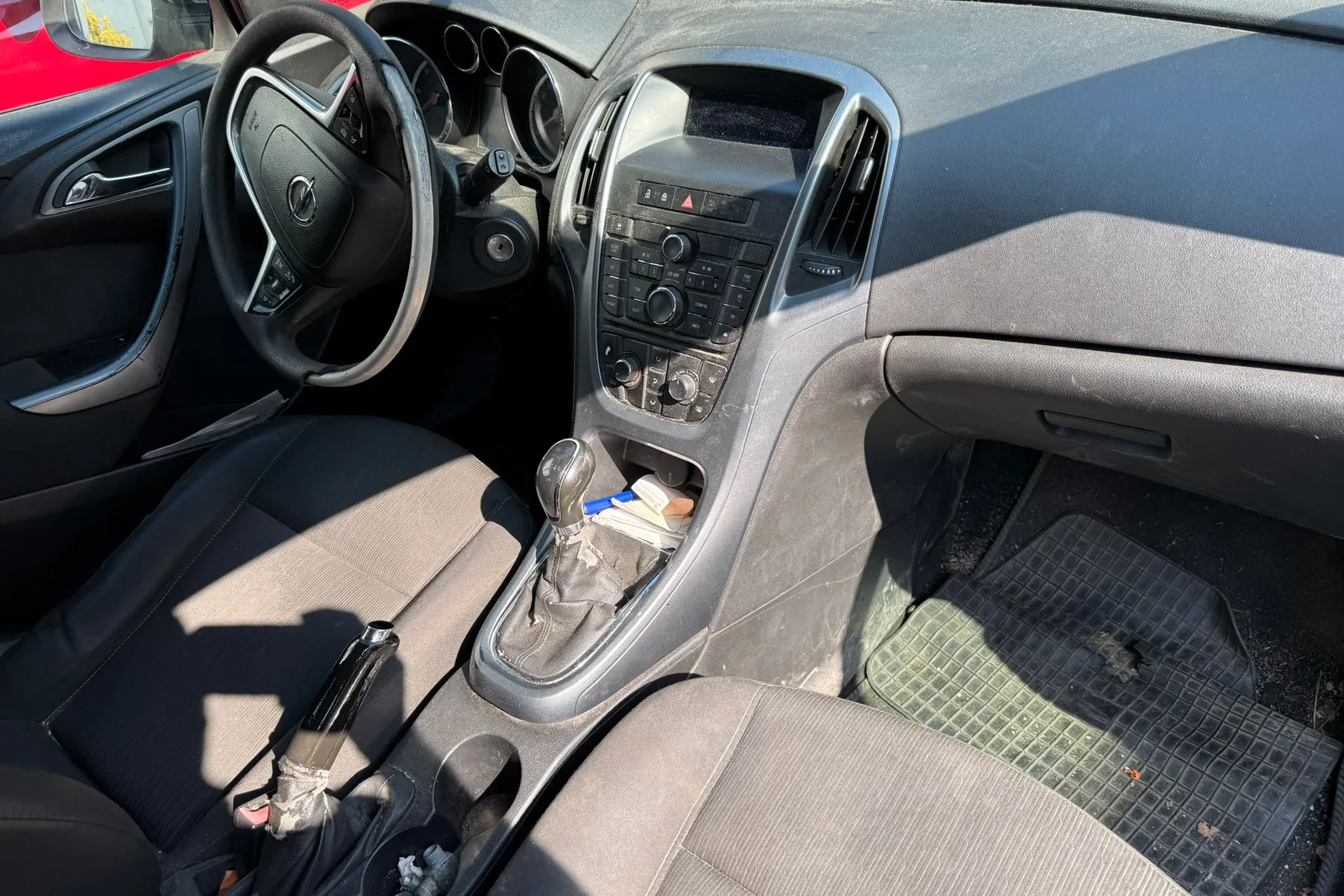Autovettura Opel Astra targata ER422ZF oltre PC