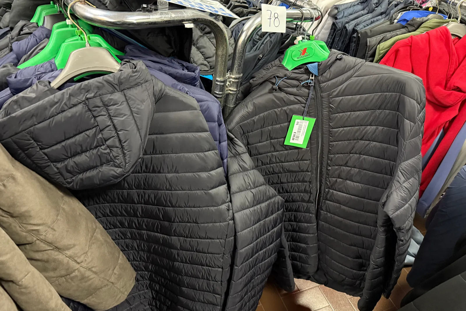 Magazzino tessuti, capi di abbigliamento e accessori – ID da n. 65 a n. 80