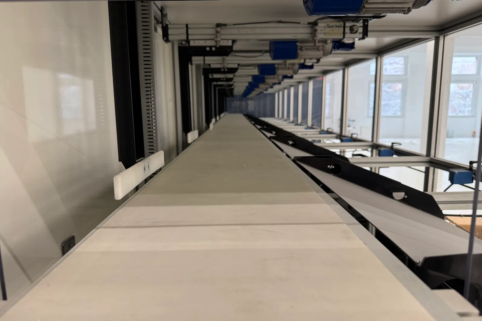 N. 2 magazzini automatici Pharmathek Sintesi, inclusi moduli di carico, linea di imballo e smistamento Mechatronic Machines & Systems e centralina di controllo