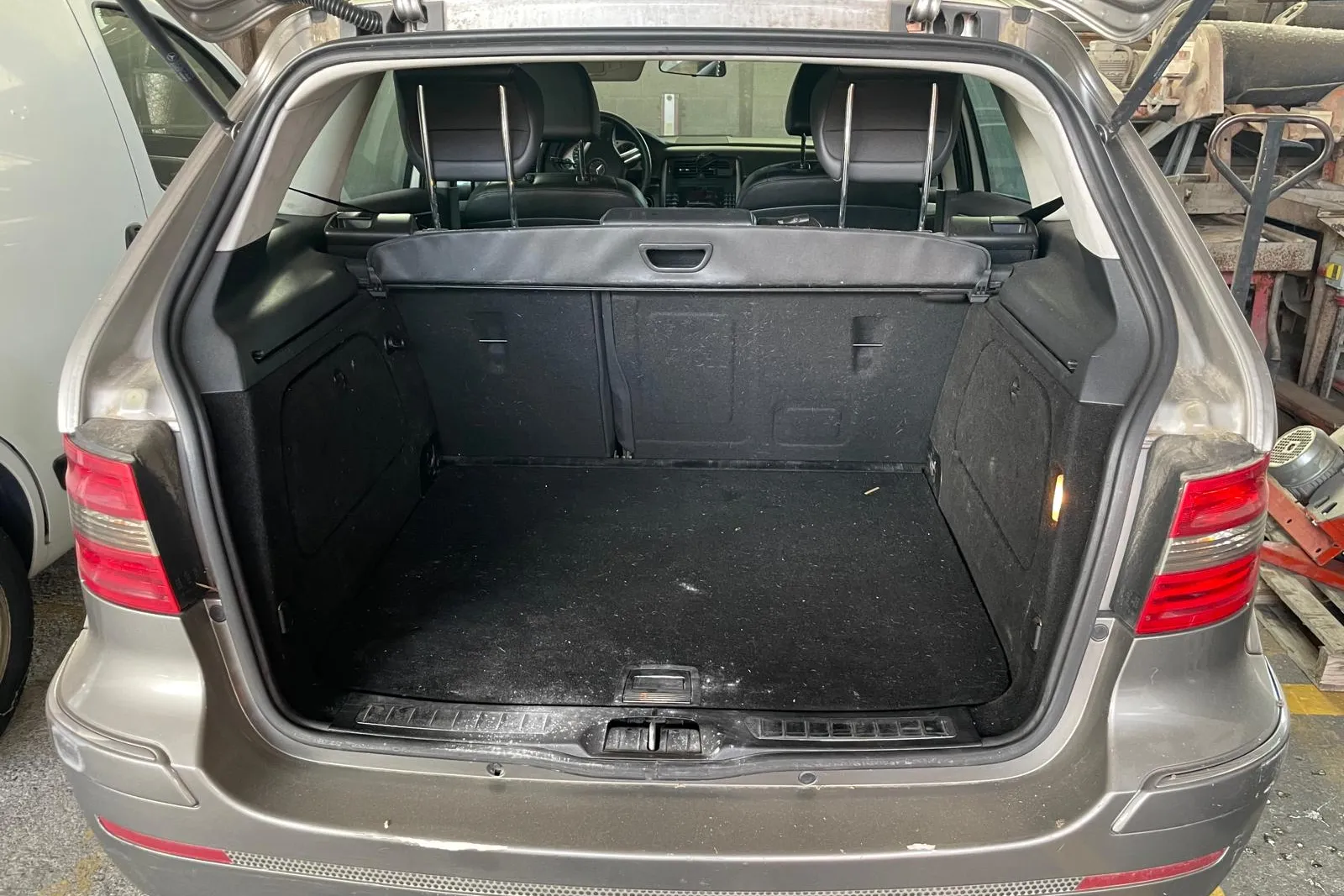 Autovettura Mercedes Classe B 180CDI targata DK547WW